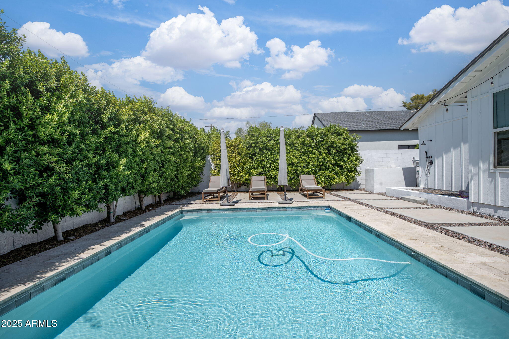 4333 E INDIANOLA Avenue