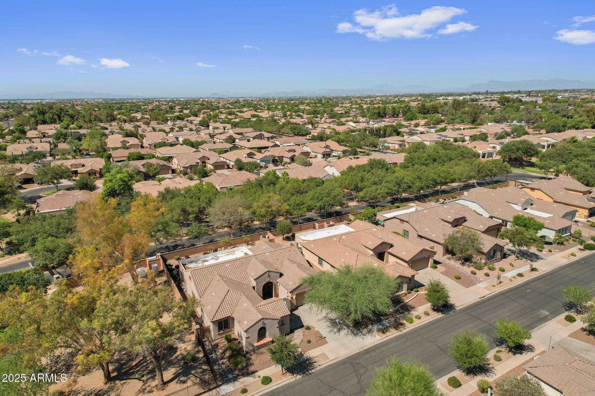 2050 E LYNX Place