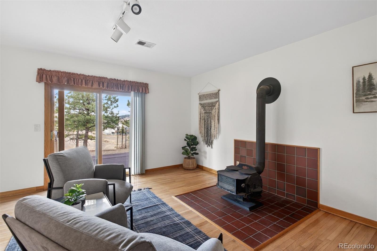 942 Gilia Drive