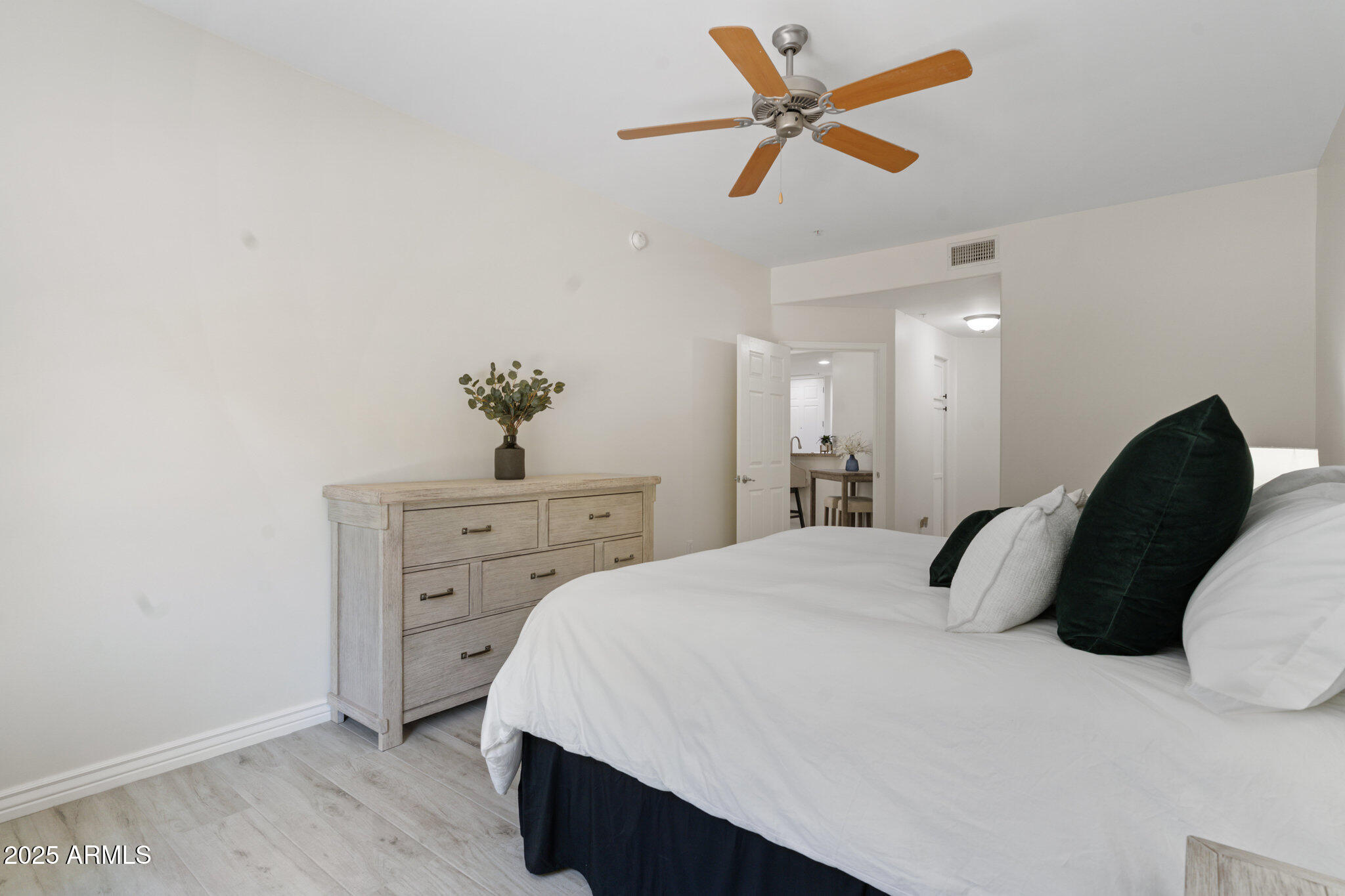 5350 E Deer Valley Drive, 1276