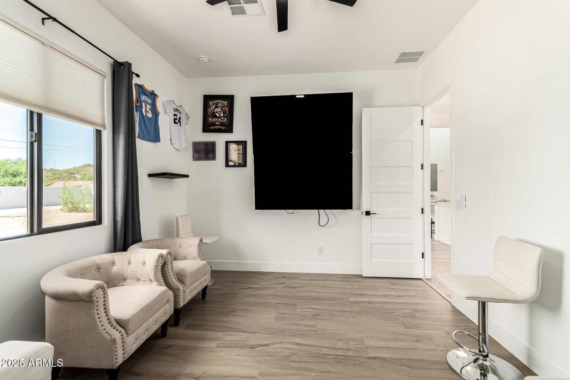 3317 W DESERT DAWN Drive