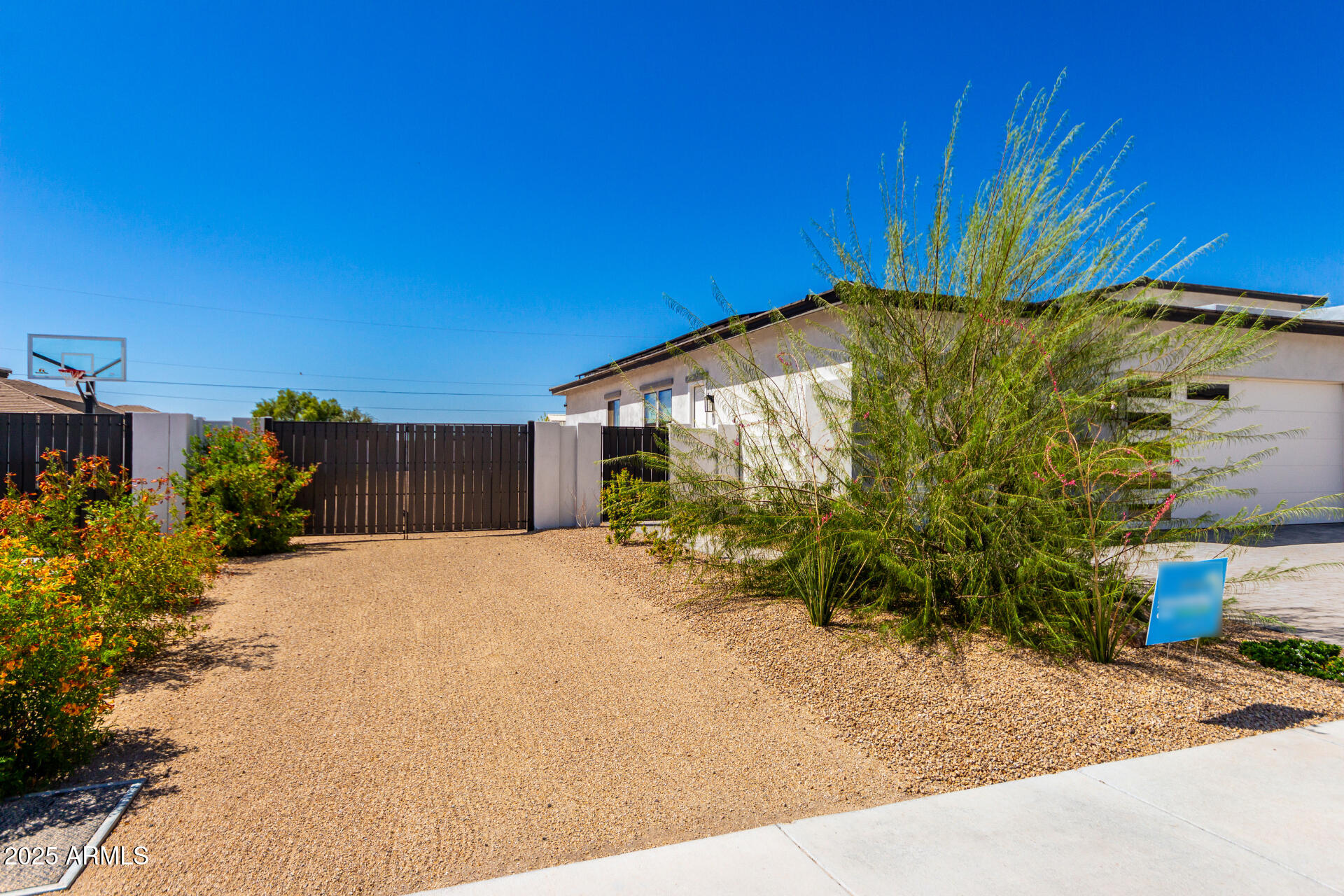 3317 W DESERT DAWN Drive