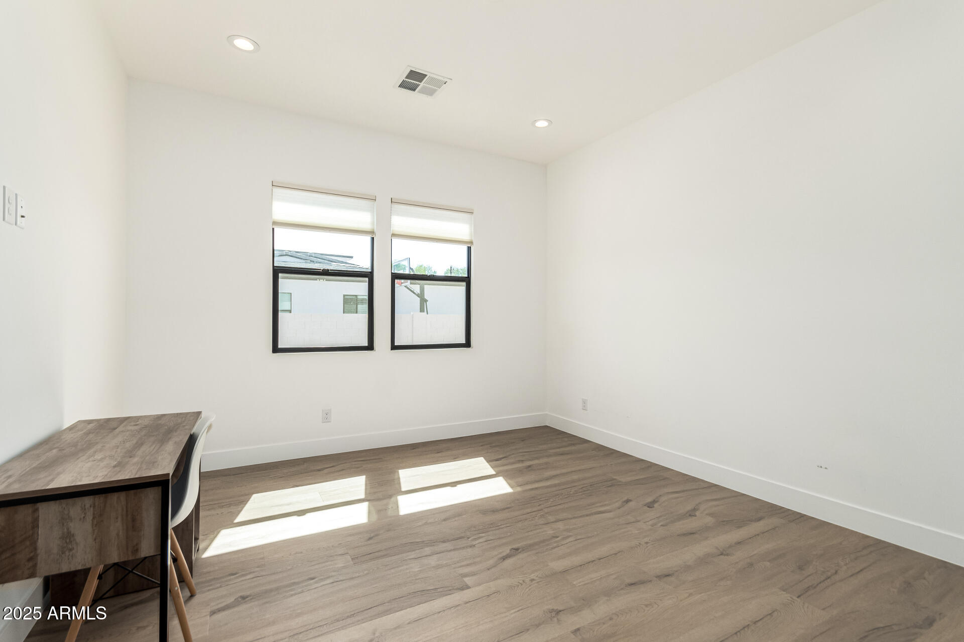 3317 W DESERT DAWN Drive