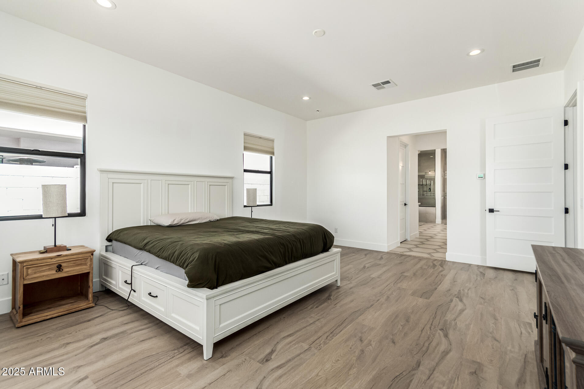 3317 W DESERT DAWN Drive