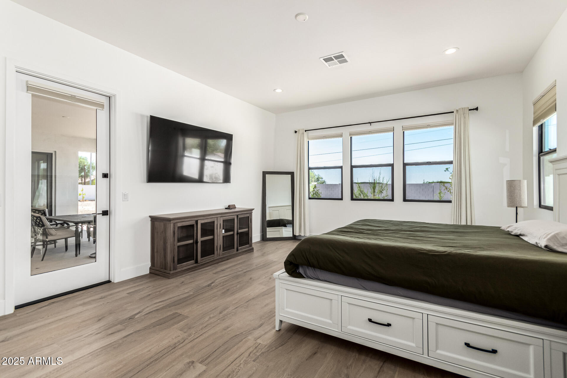 3317 W DESERT DAWN Drive