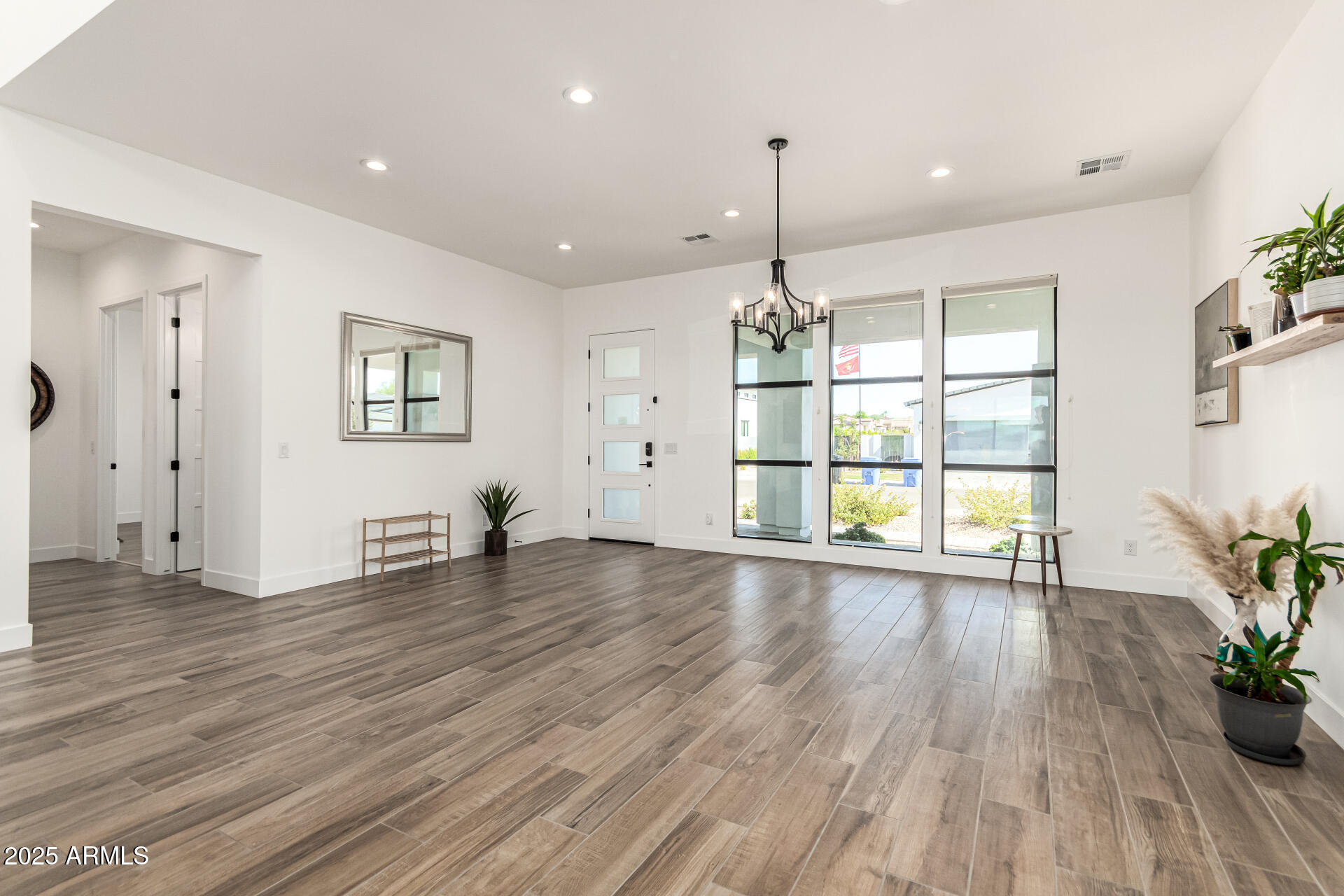 3317 W DESERT DAWN Drive