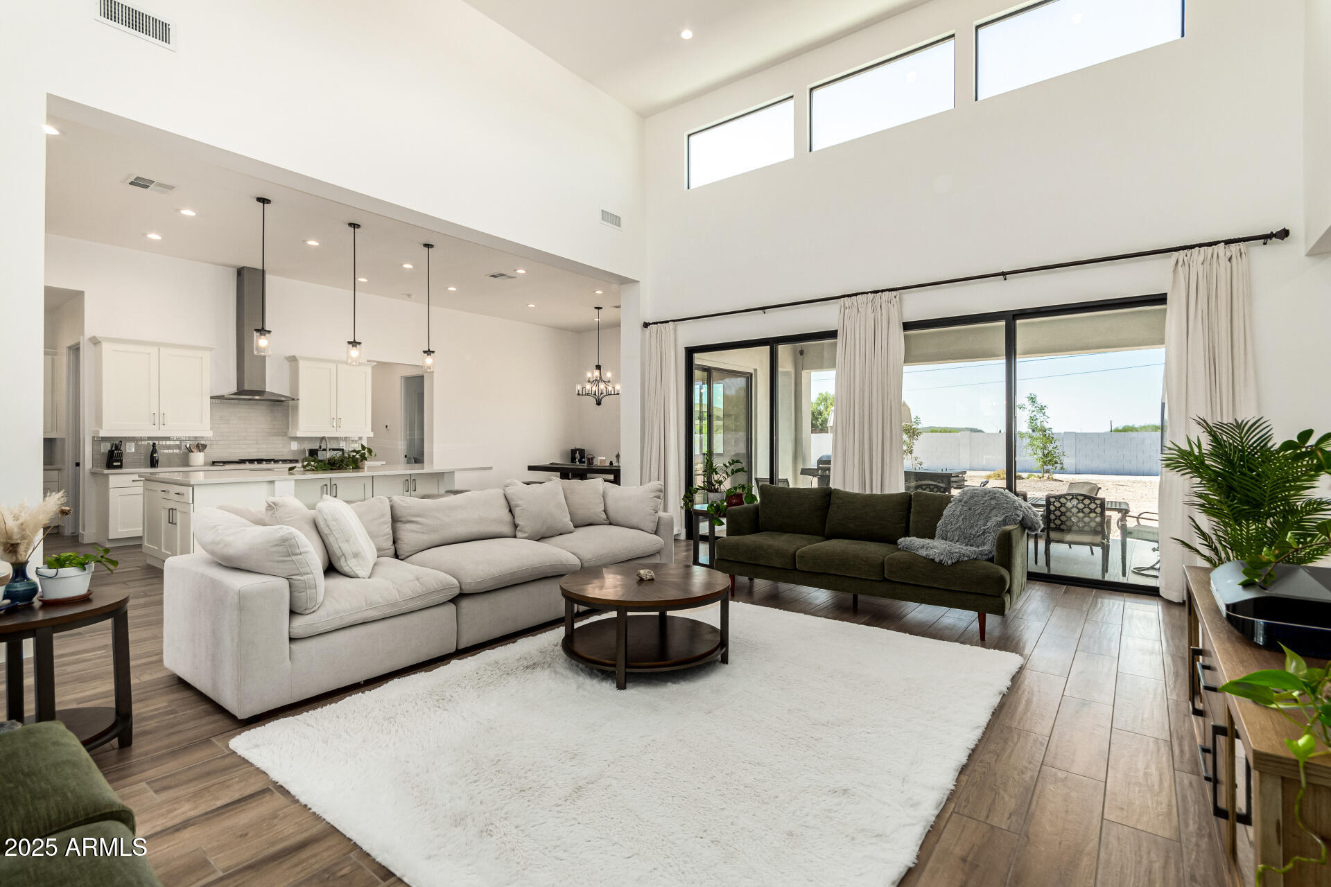3317 W DESERT DAWN Drive