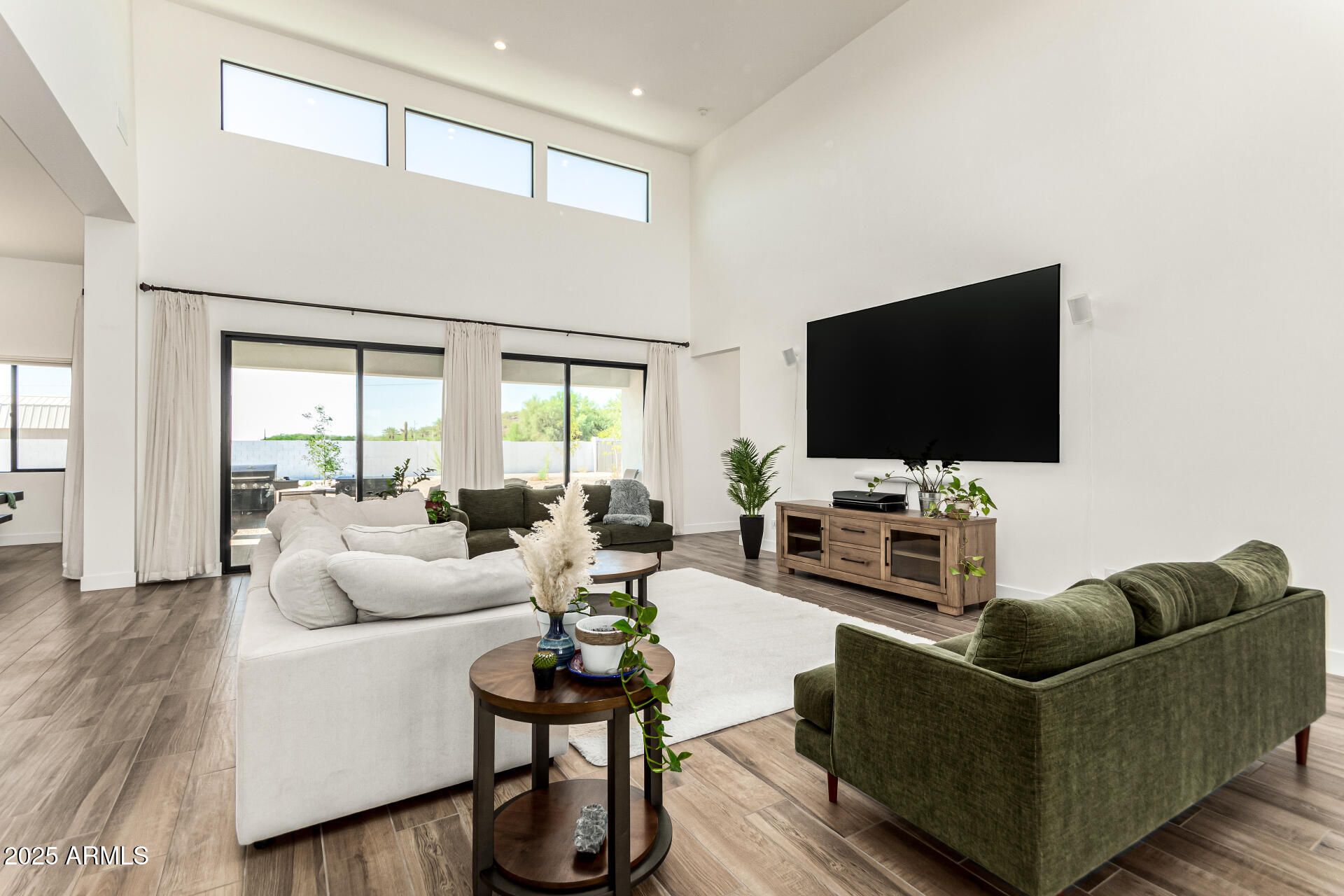 3317 W DESERT DAWN Drive