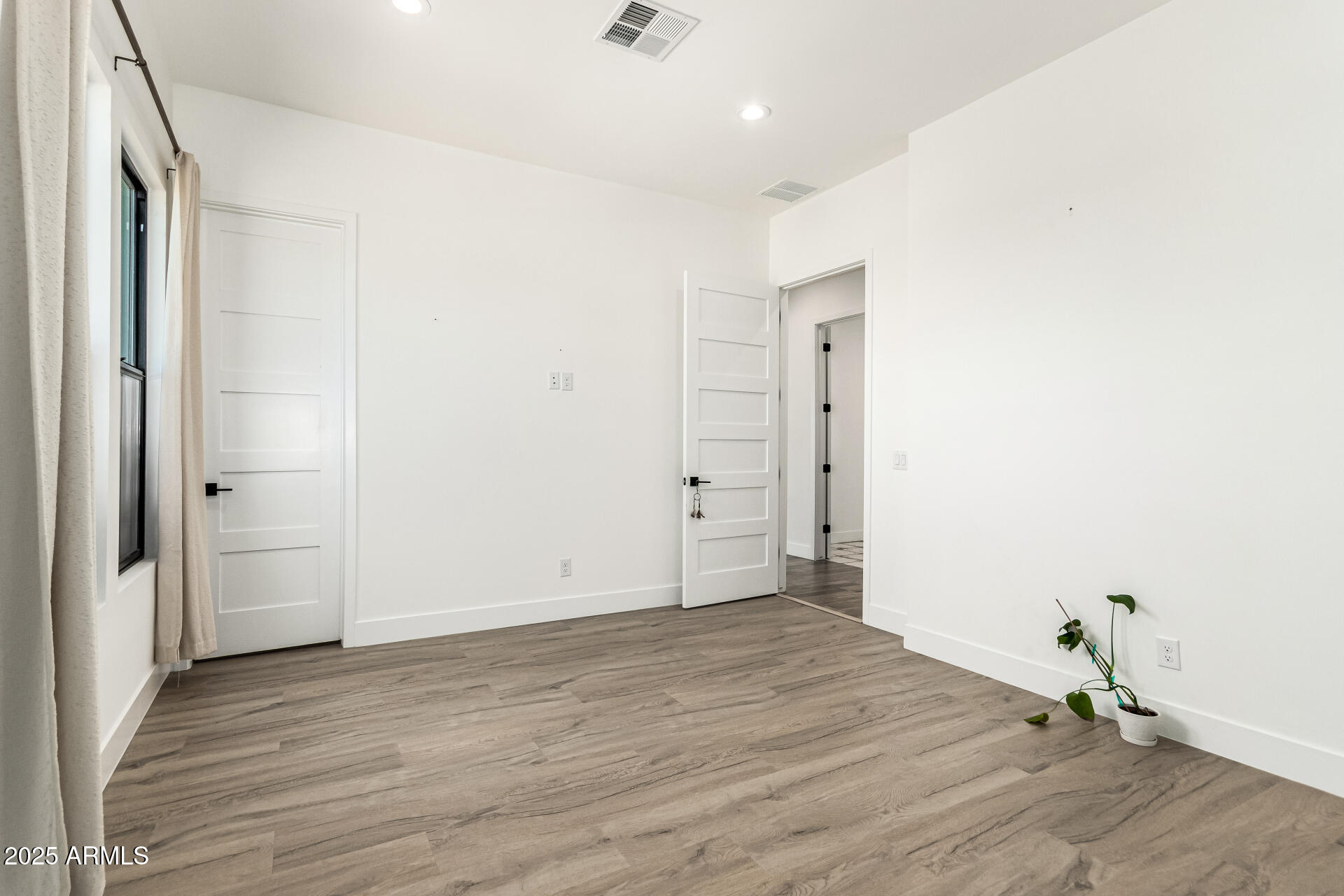 3317 W DESERT DAWN Drive