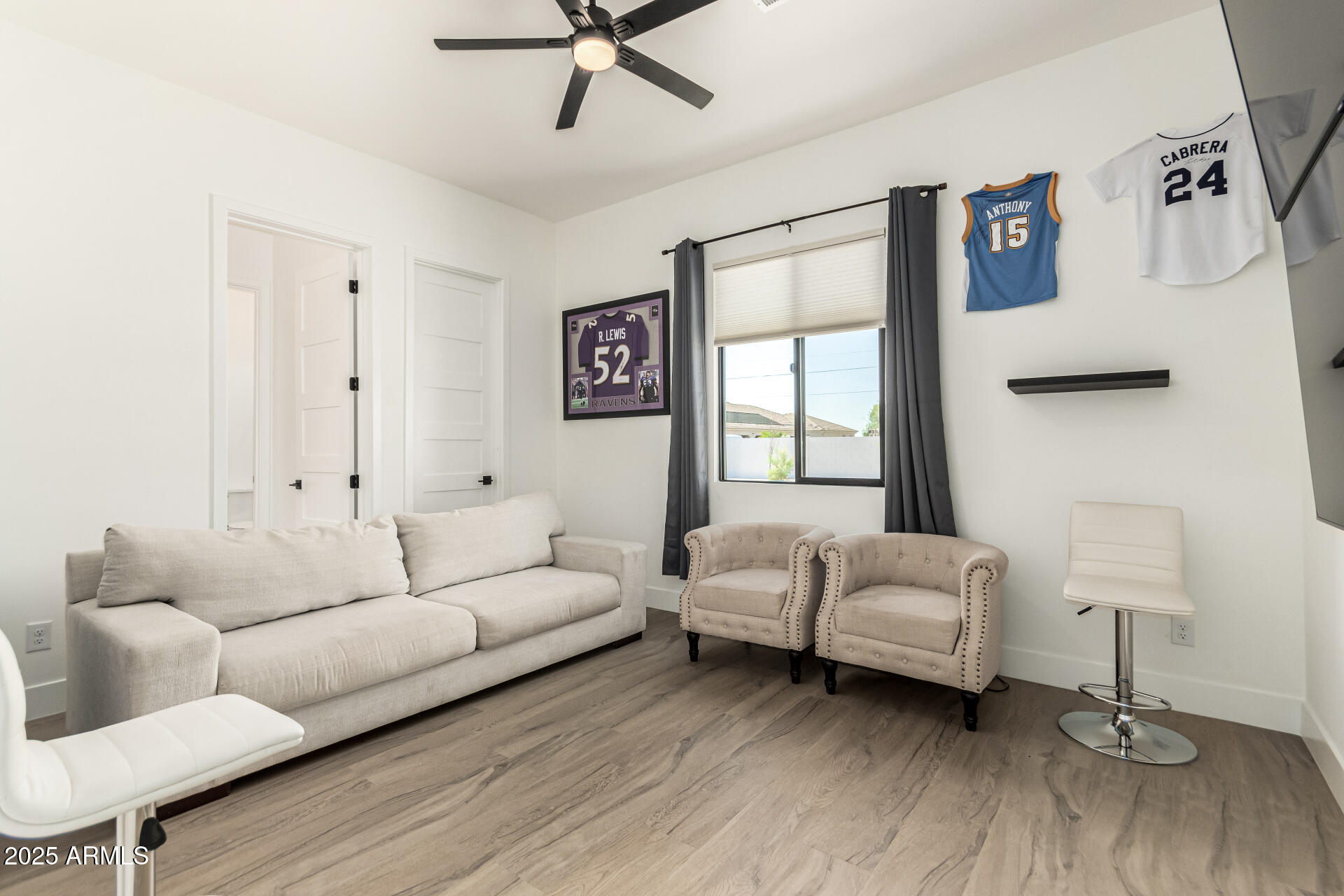 3317 W DESERT DAWN Drive