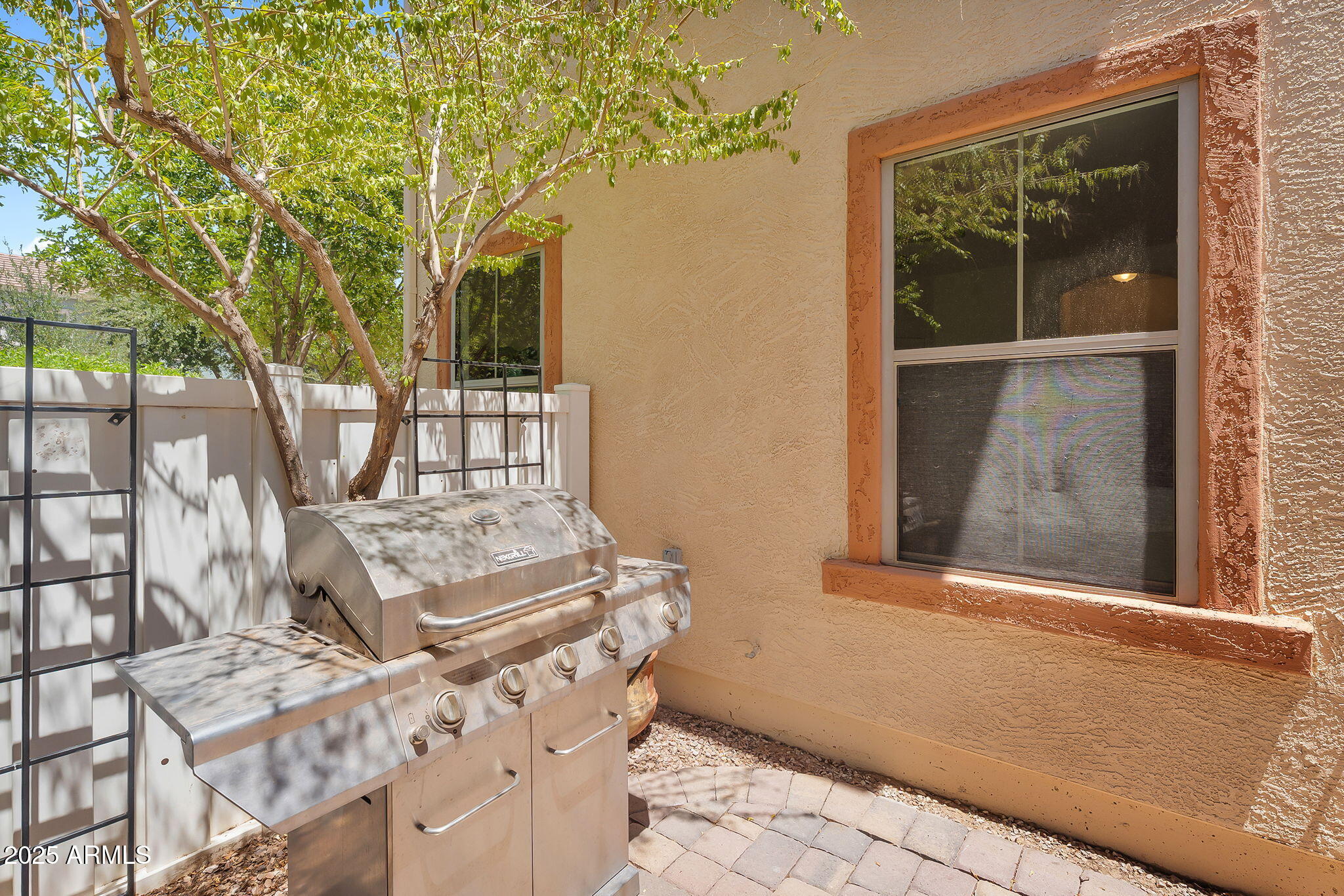 3068 E TAMARISK Street