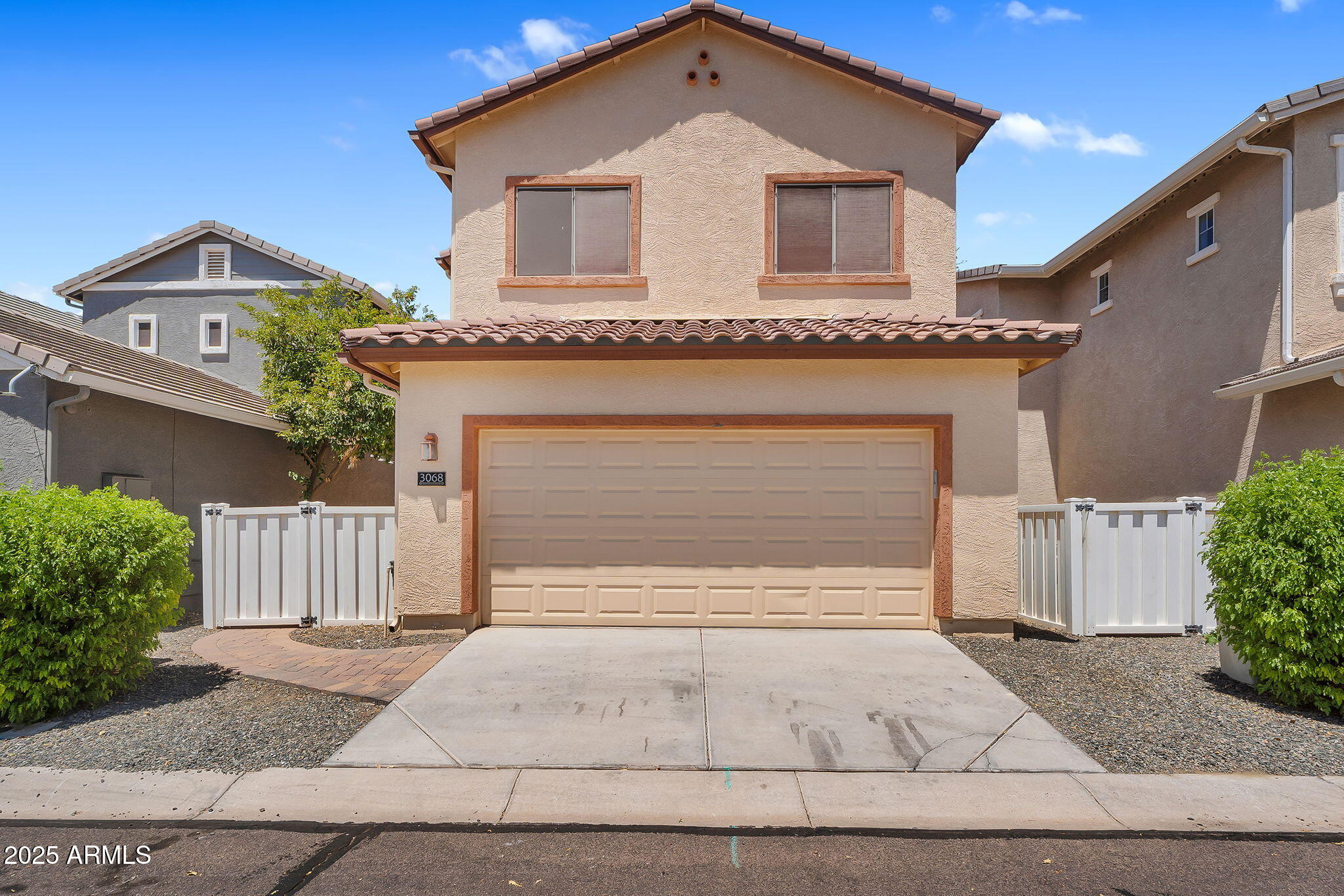 3068 E TAMARISK Street