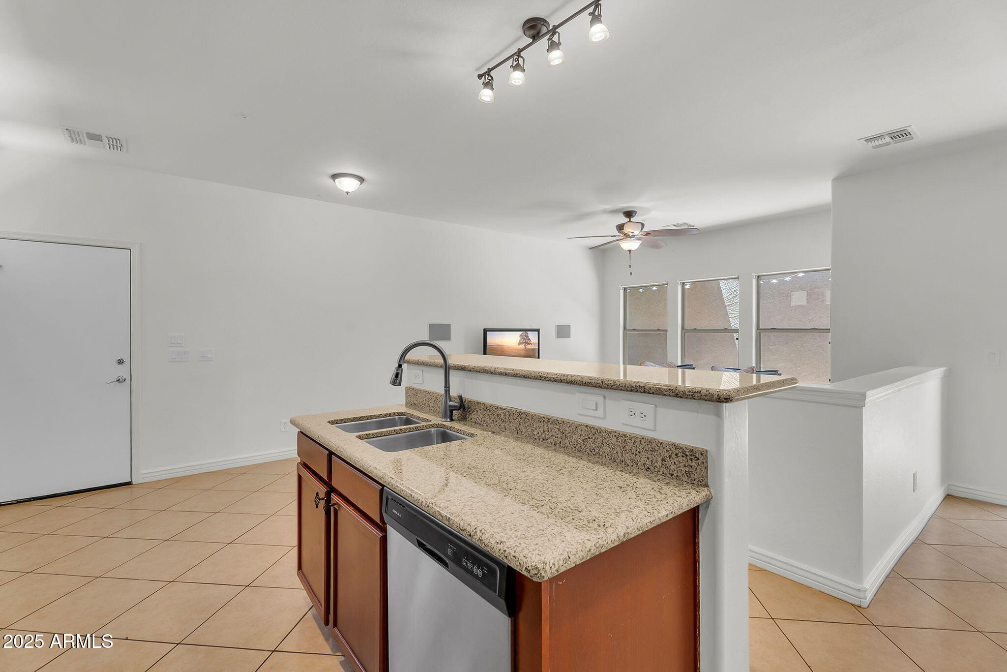 3068 E TAMARISK Street