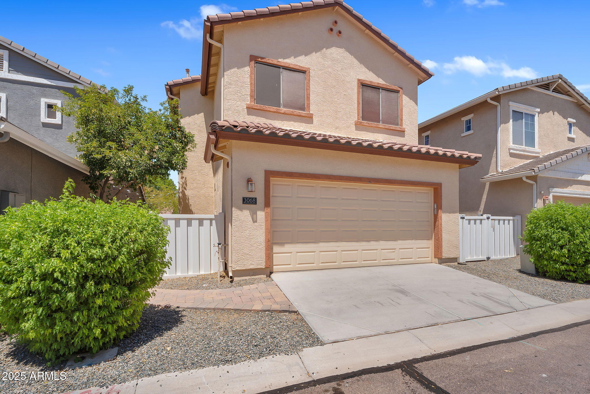 3068 E TAMARISK Street