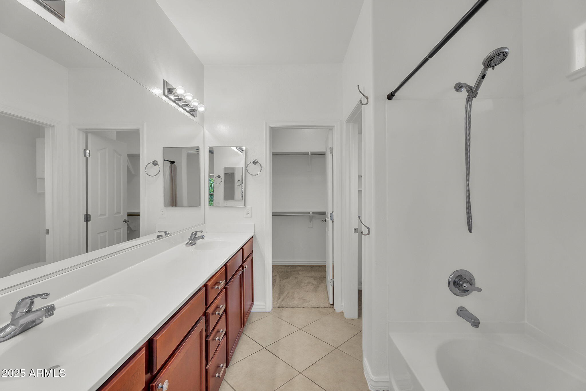 3068 E TAMARISK Street