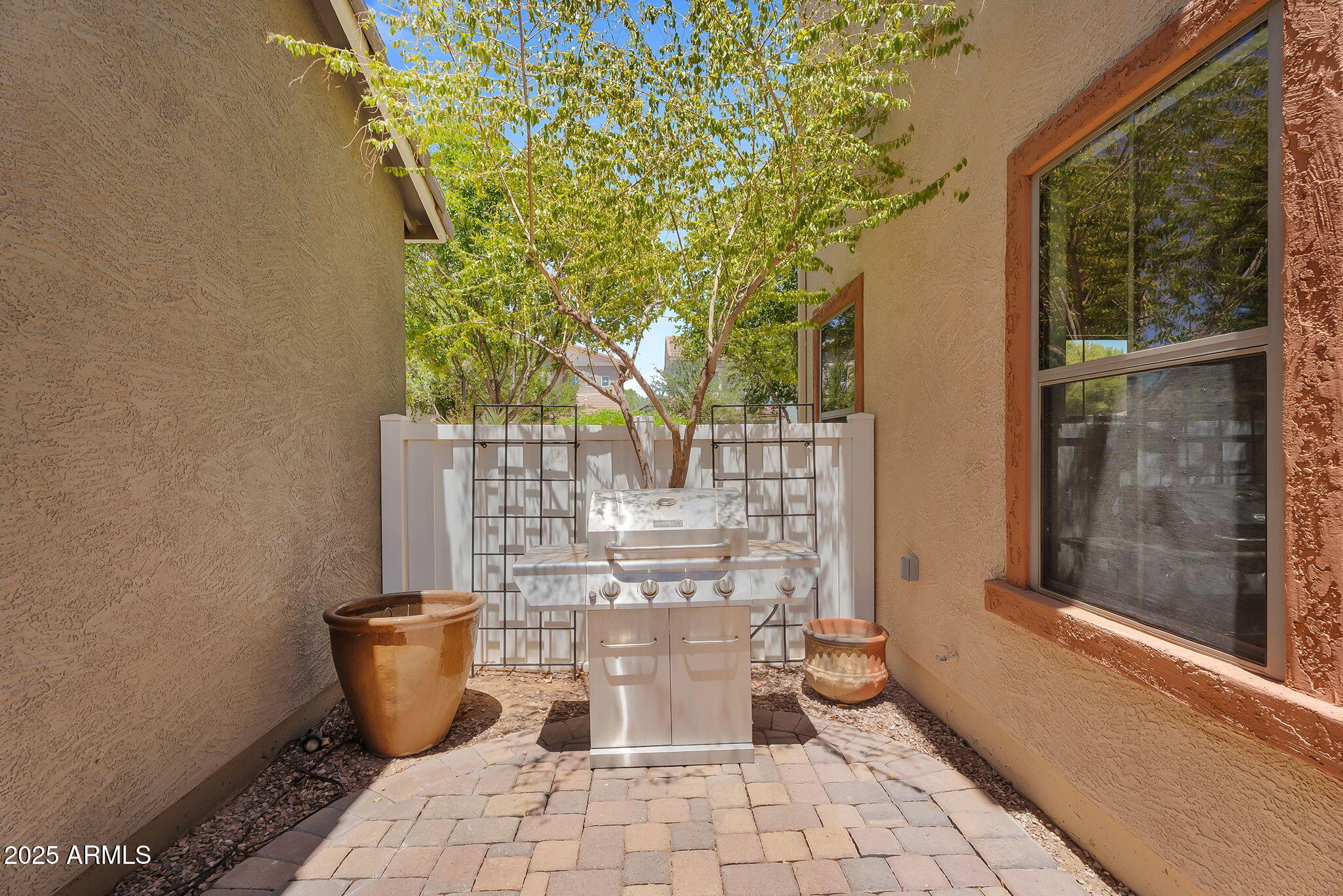 3068 E TAMARISK Street