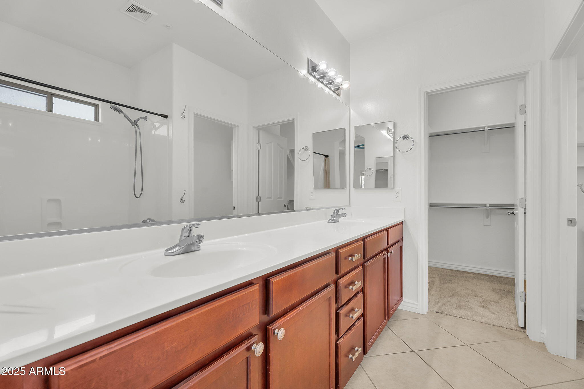 3068 E TAMARISK Street