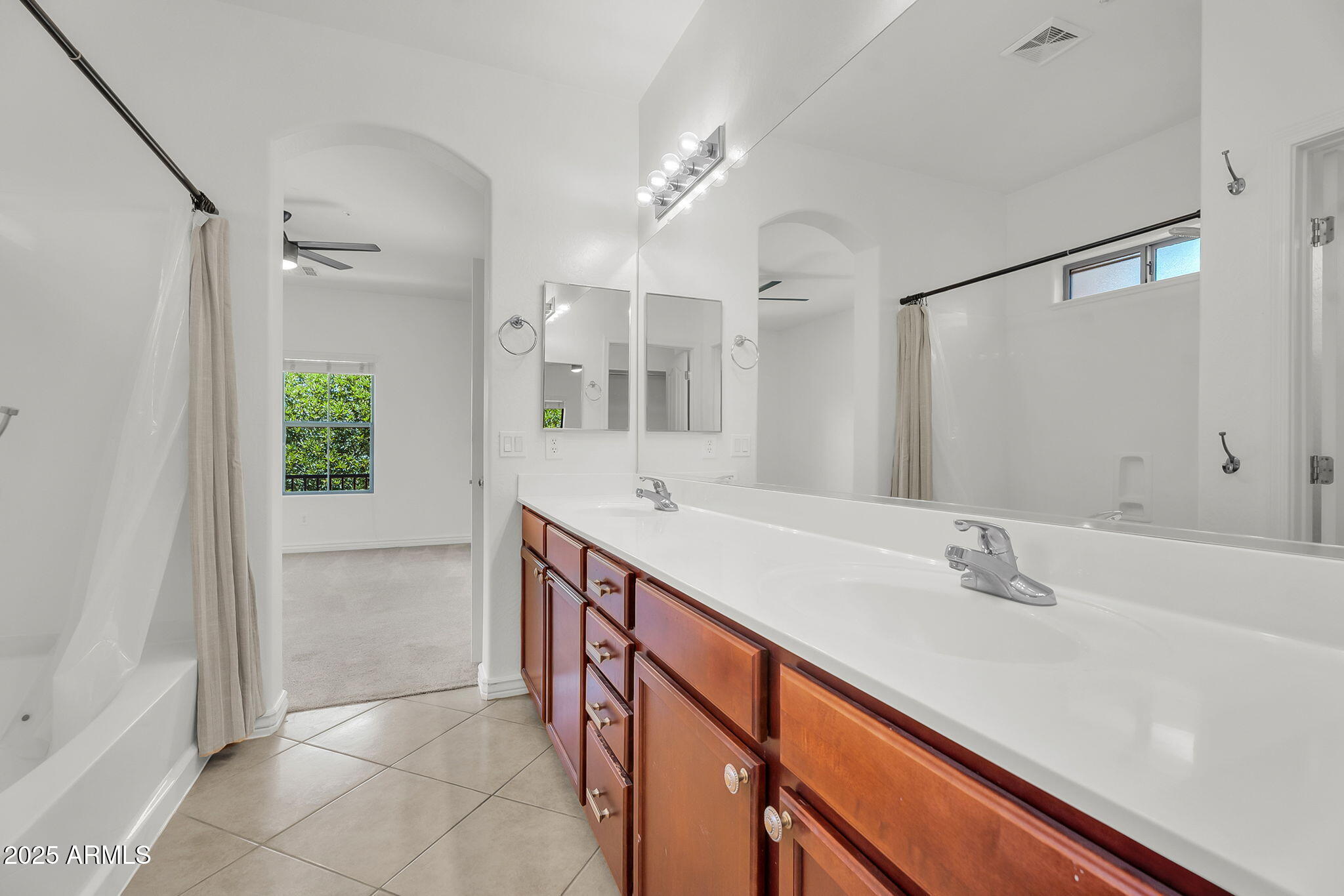 3068 E TAMARISK Street
