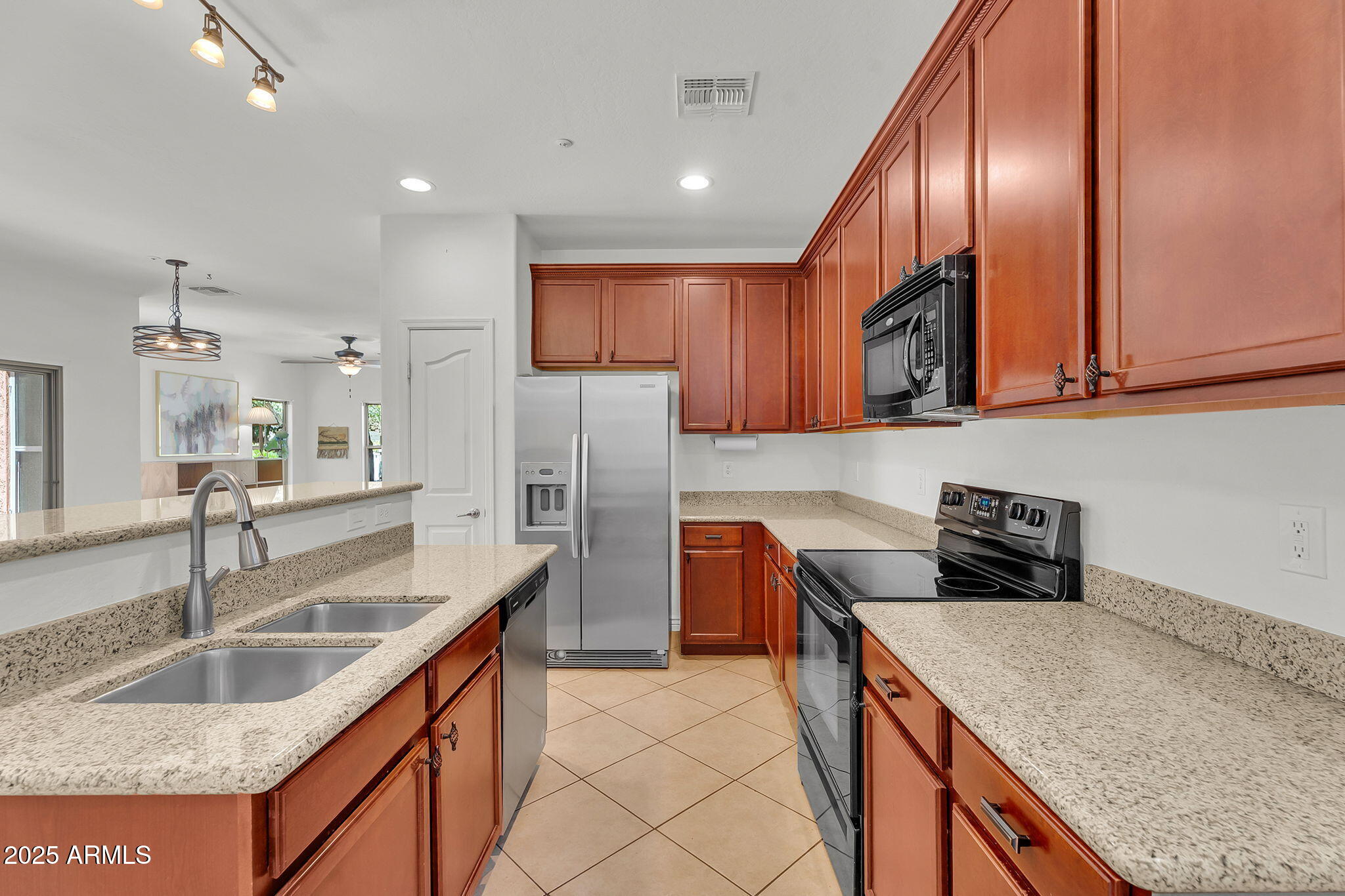 3068 E TAMARISK Street