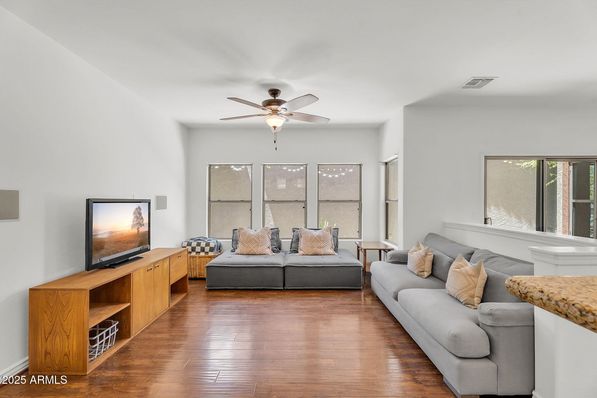 3068 E TAMARISK Street