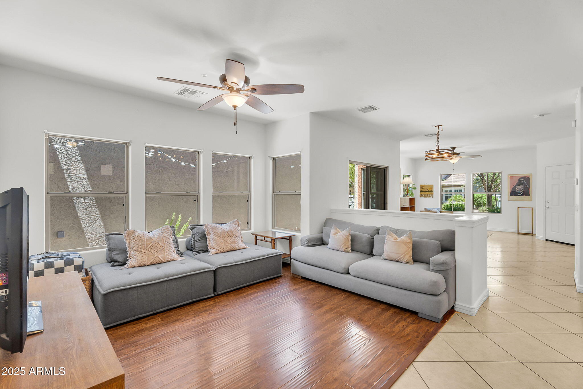 3068 E TAMARISK Street
