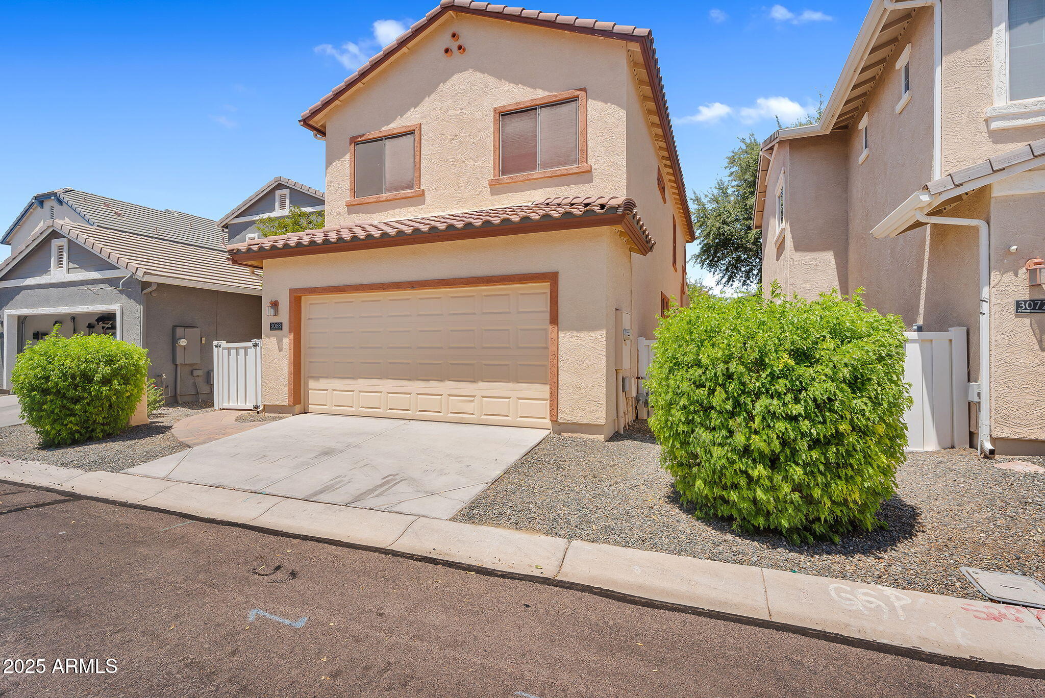 3068 E TAMARISK Street