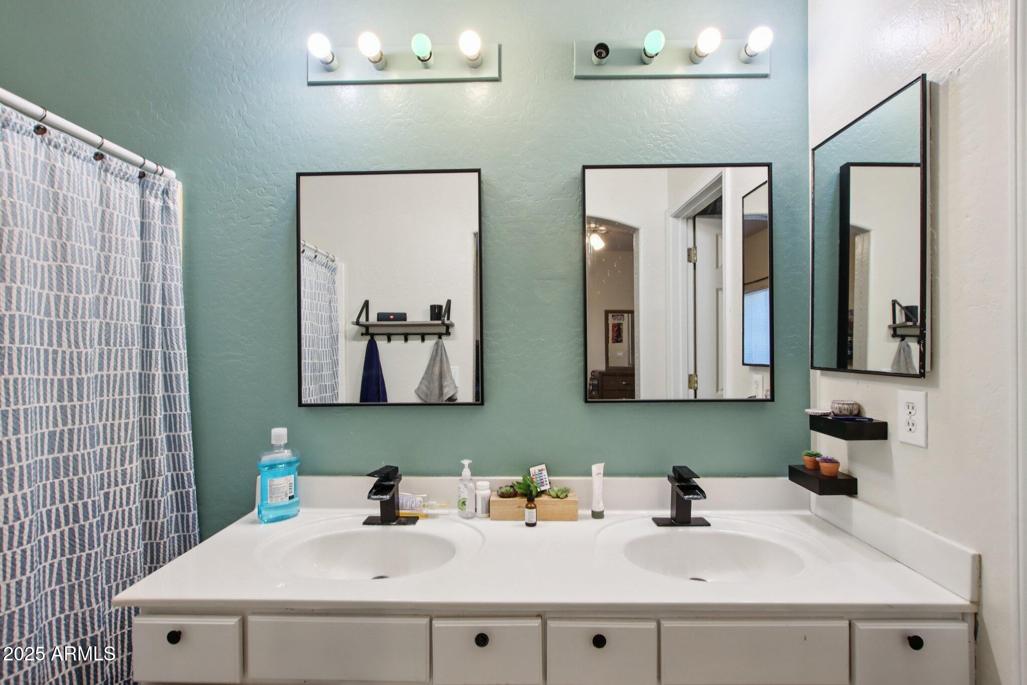 1718 W COLTER Street, 118