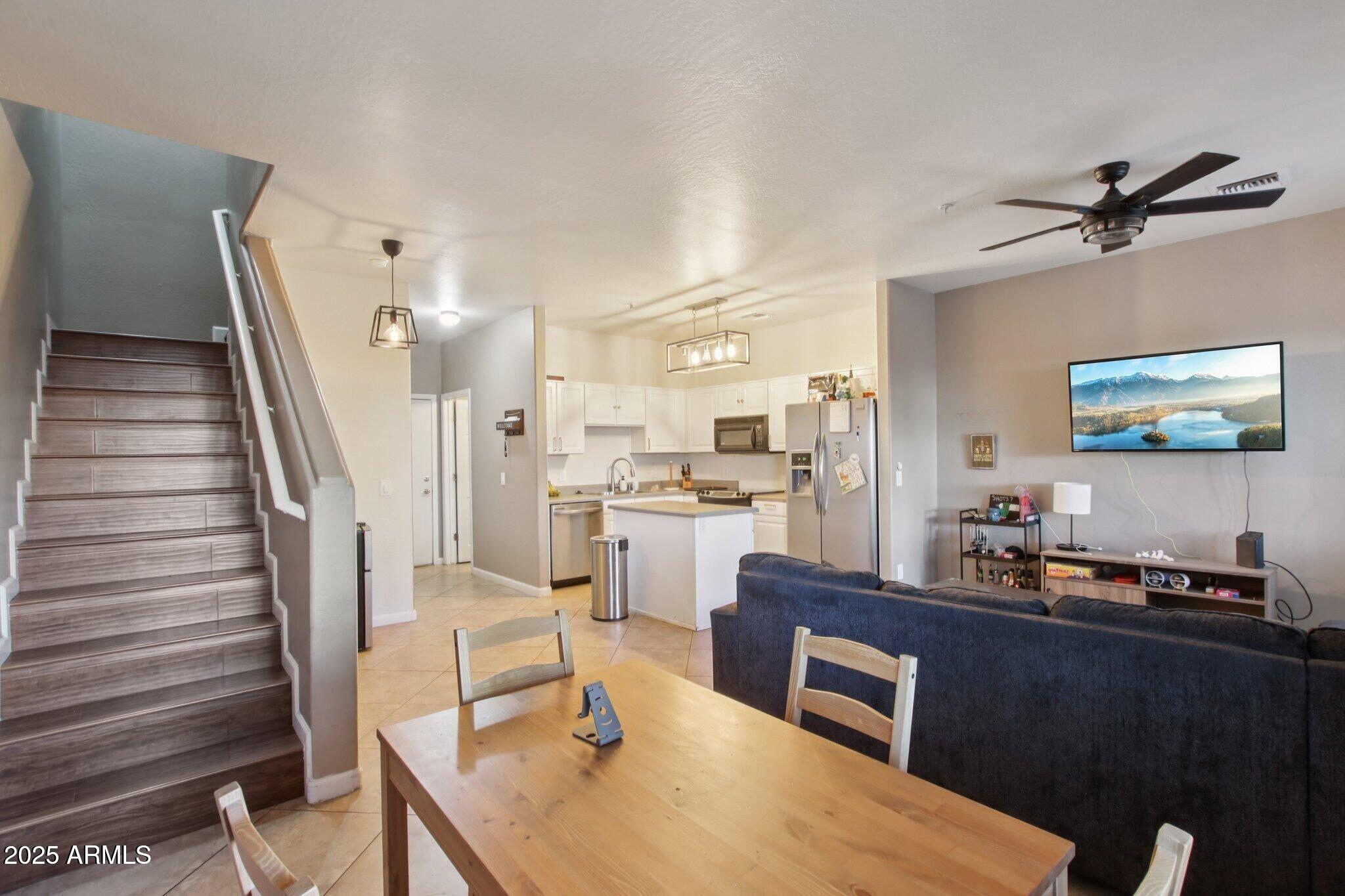 1718 W COLTER Street, 118