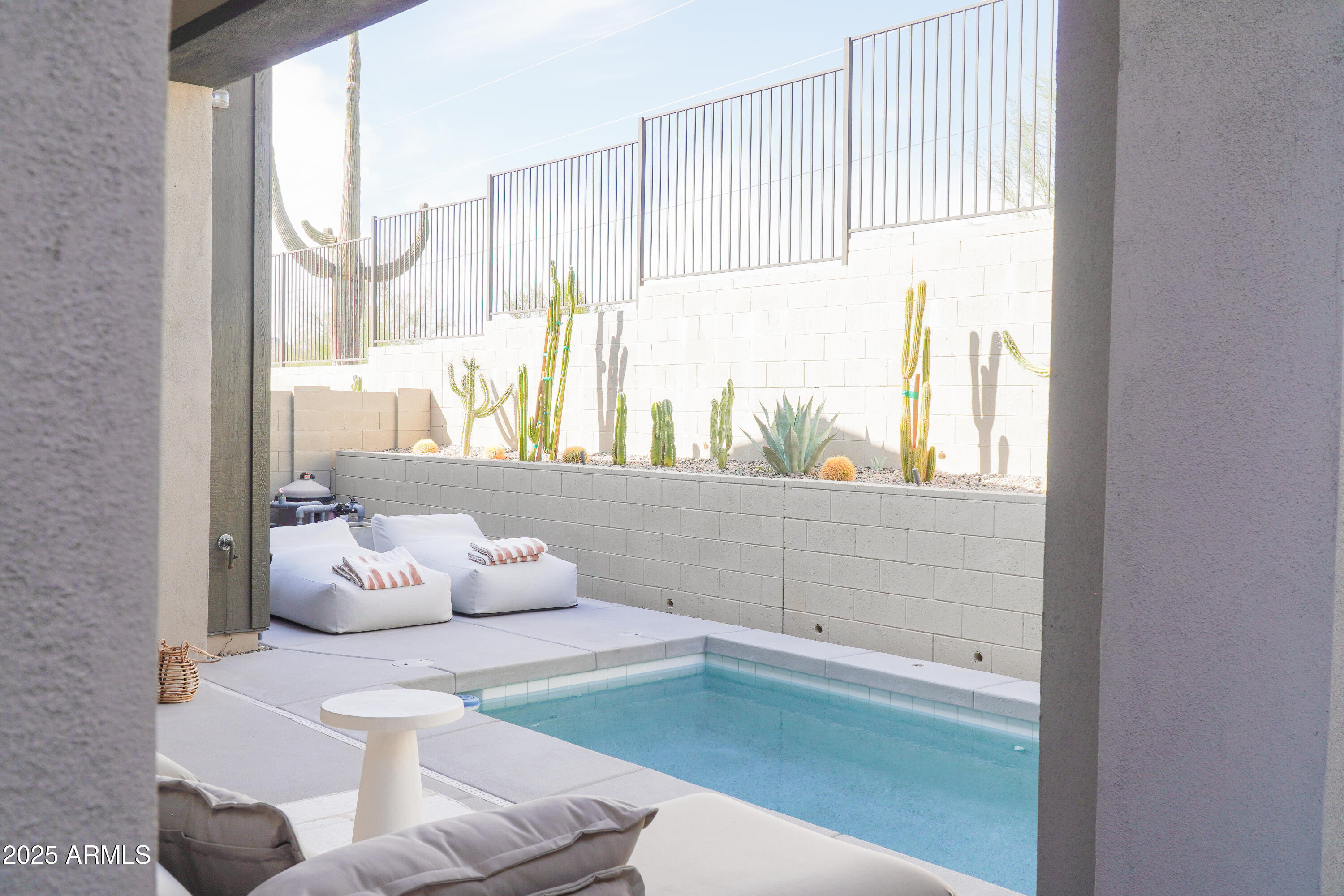 38500 N School House Road, 40