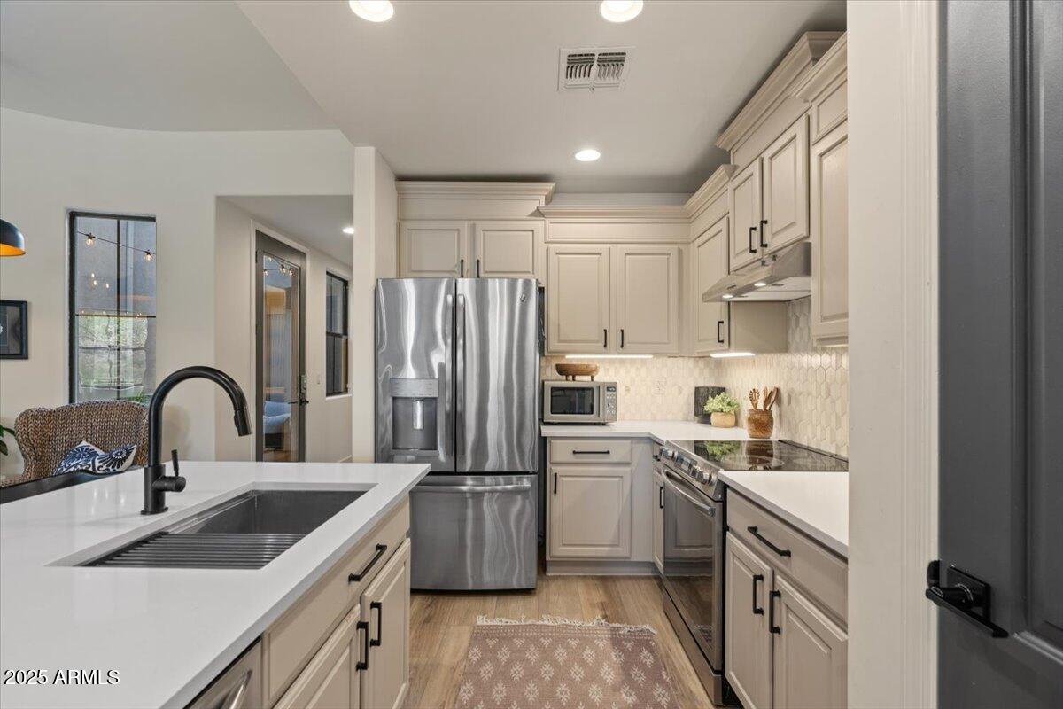 10055 N 142ND Street, 1010