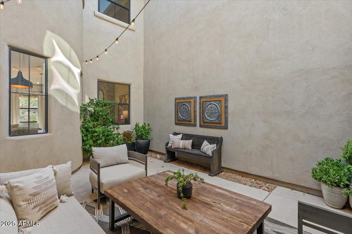 10055 N 142ND Street, 1010