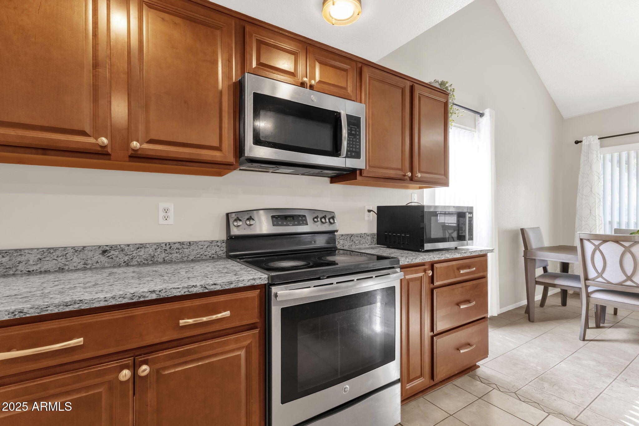 3833 W IVANHOE Street