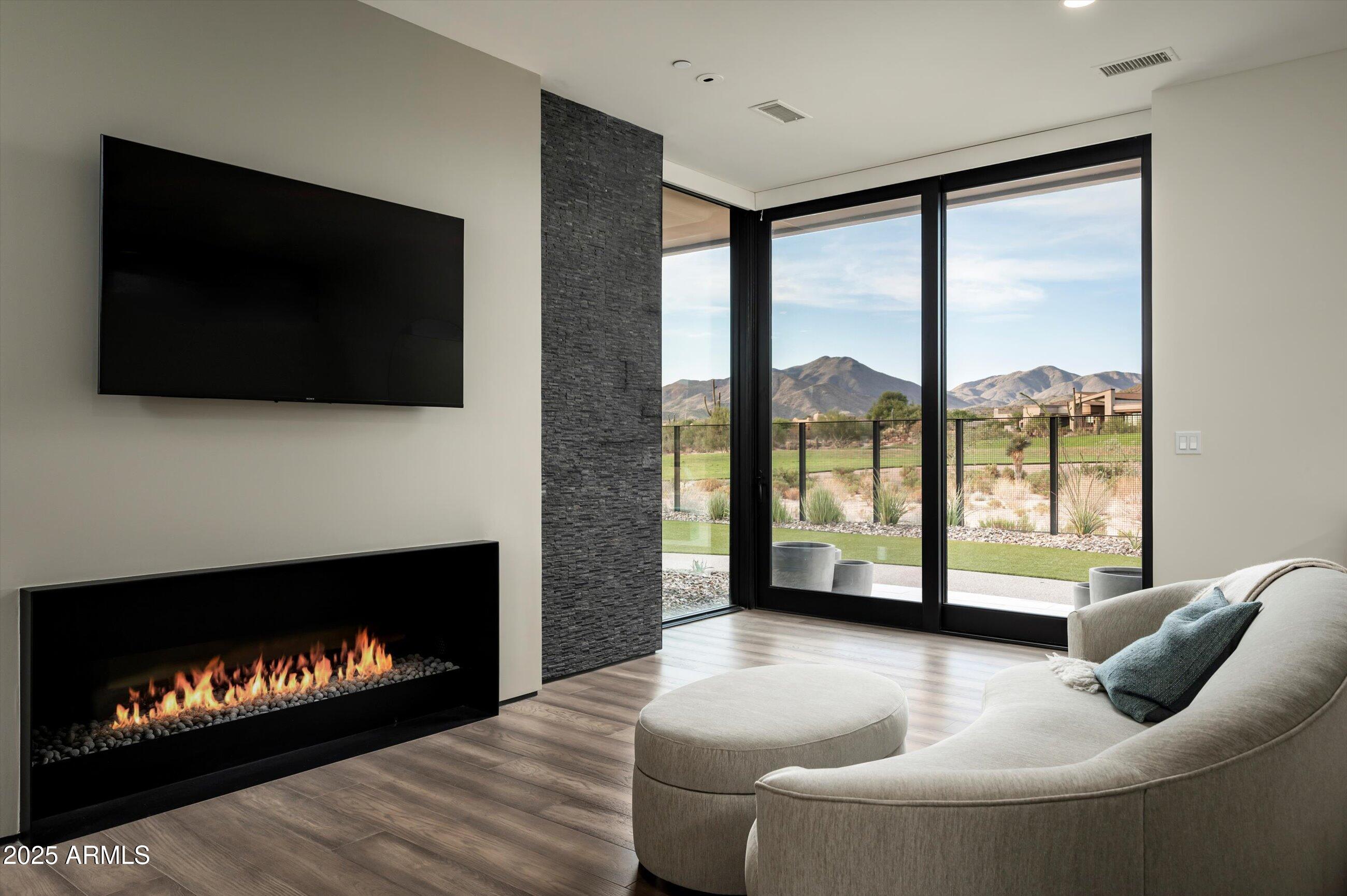 37200 N CAVE CREEK Road, 1009