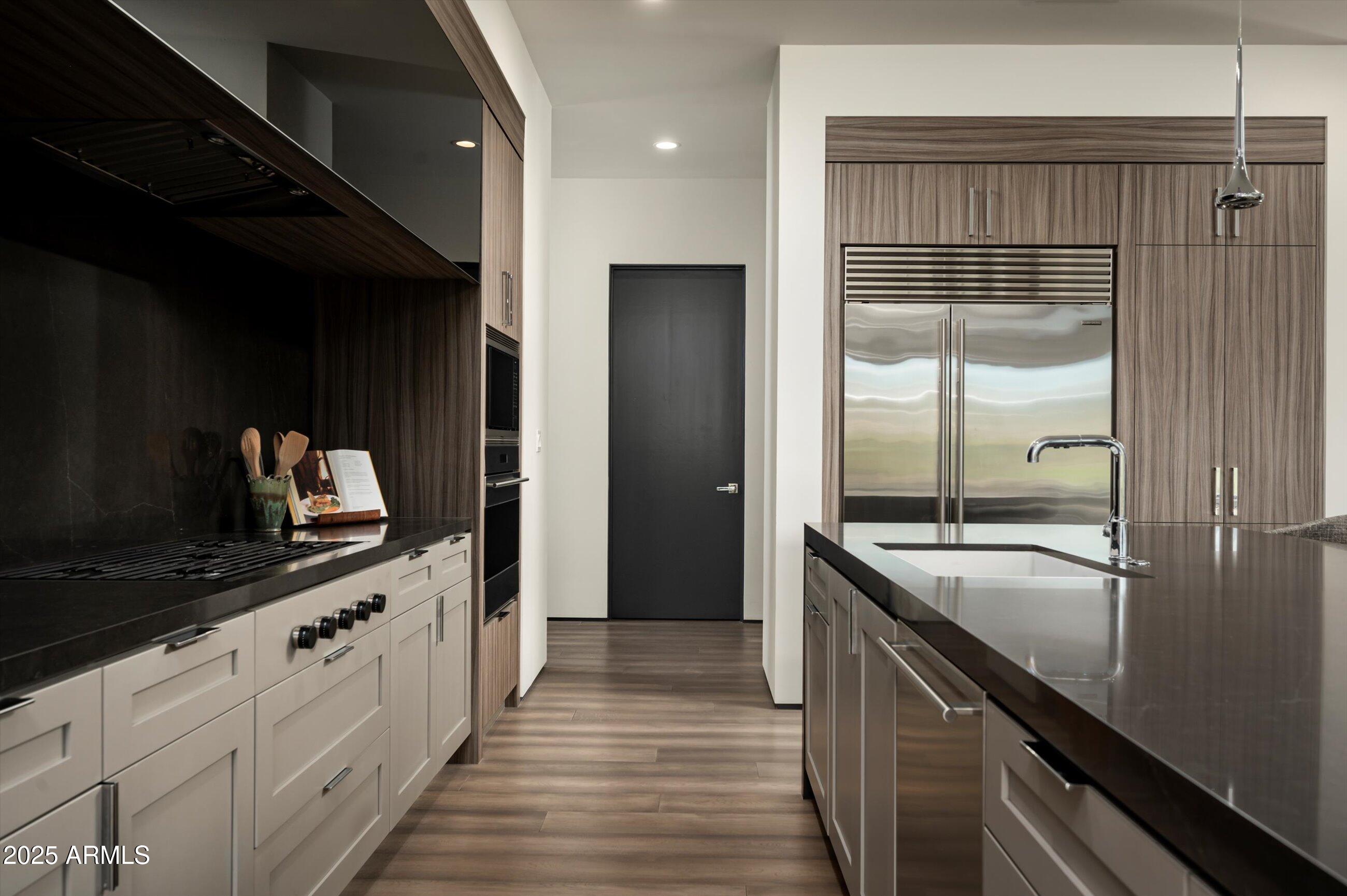 37200 N CAVE CREEK Road, 1009