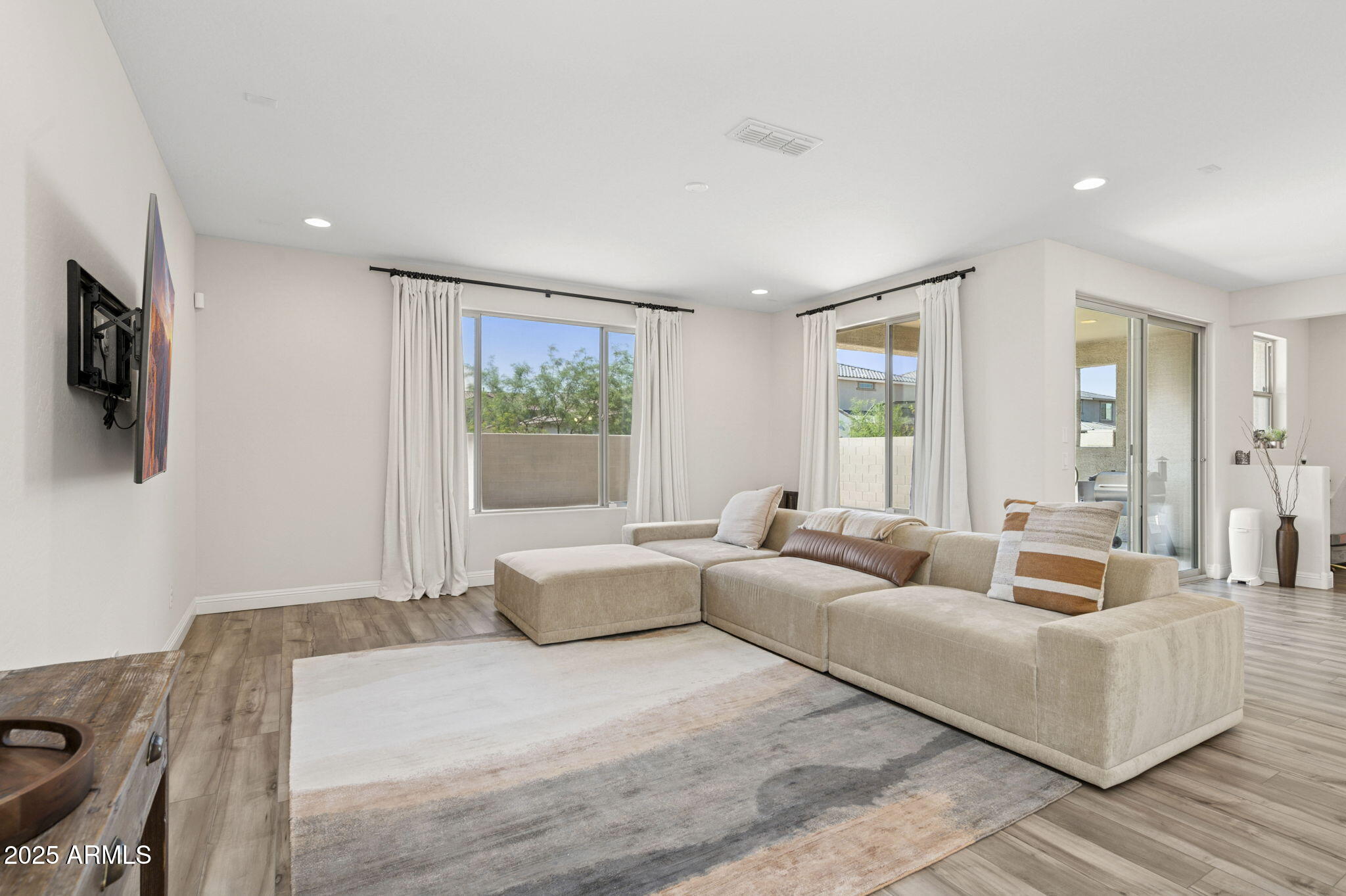 8949 W SAN JUAN Avenue