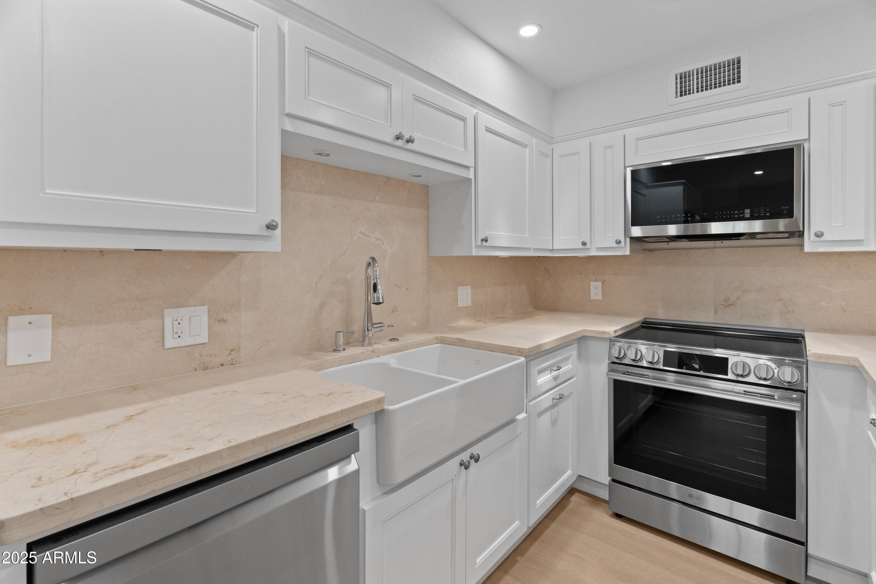 4800 N 68TH Street, 292