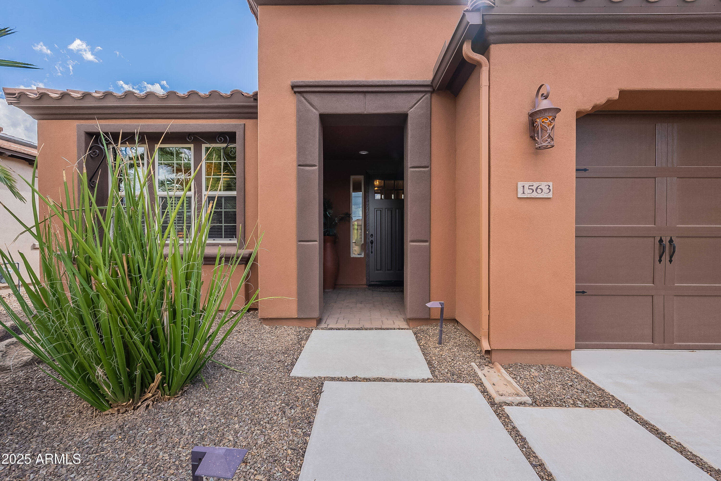 1563 E ARTEMIS Trail
