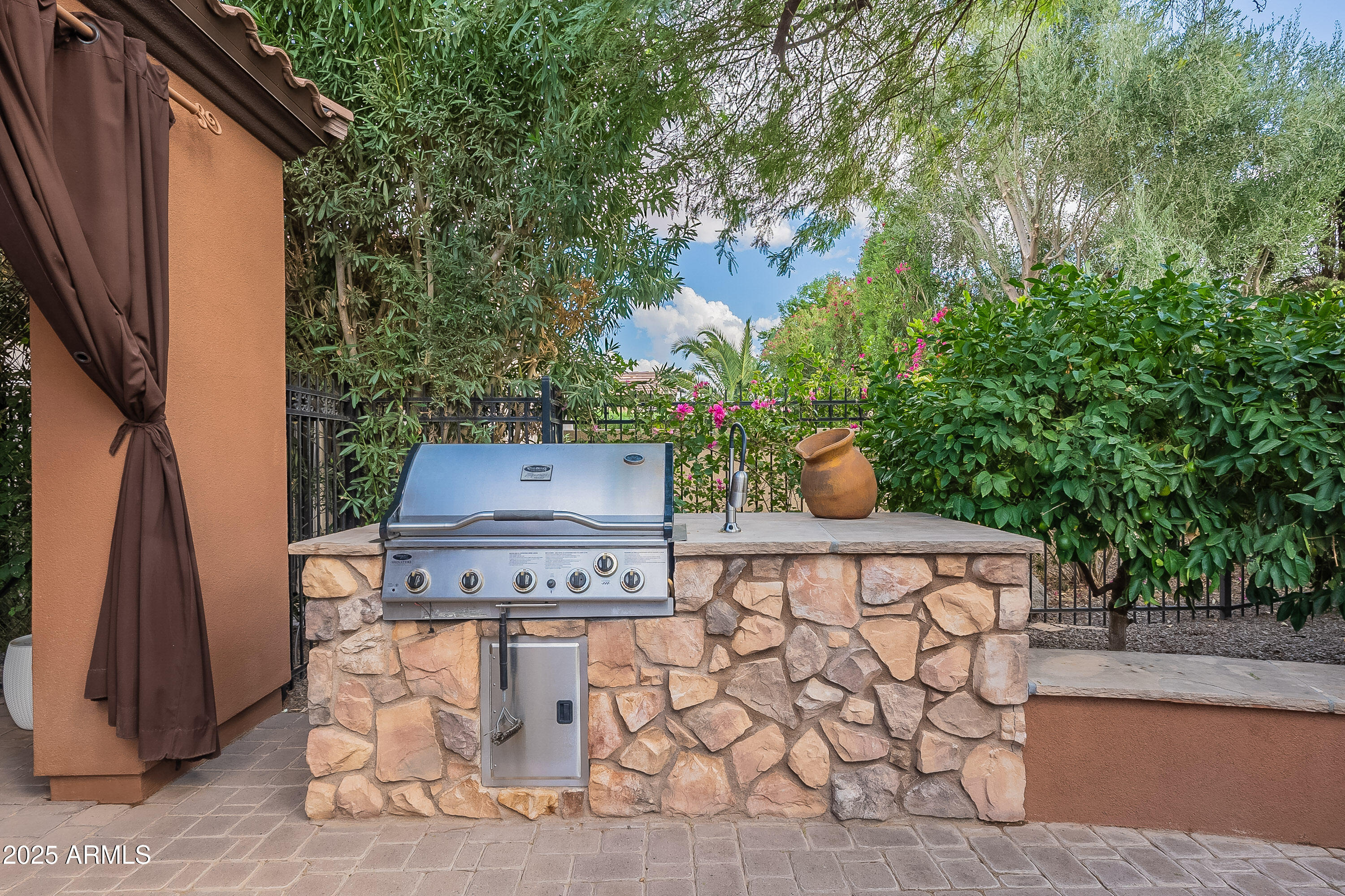 1563 E ARTEMIS Trail