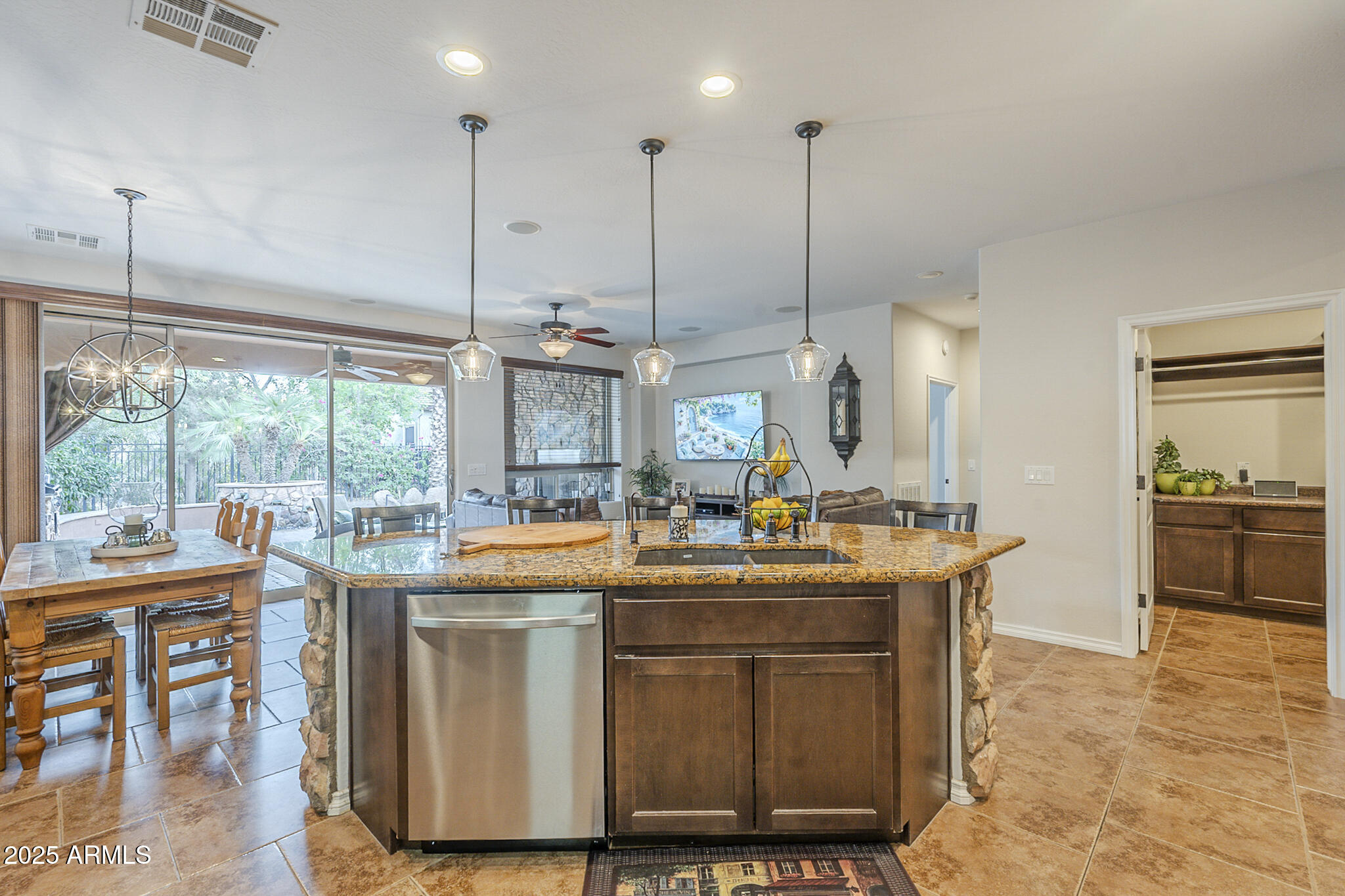 1563 E ARTEMIS Trail