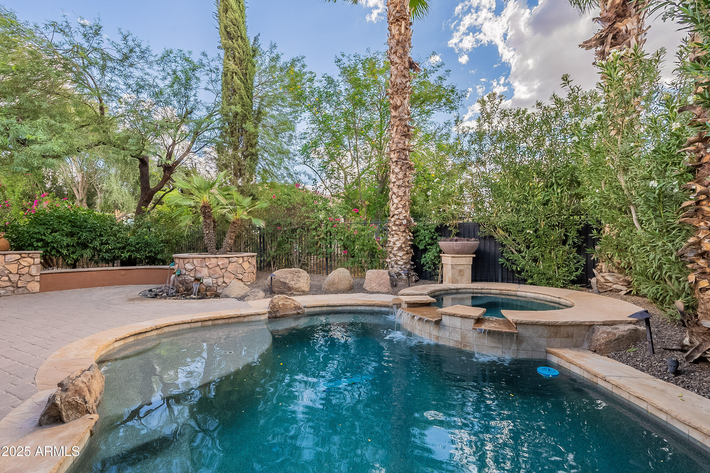 1563 E ARTEMIS Trail