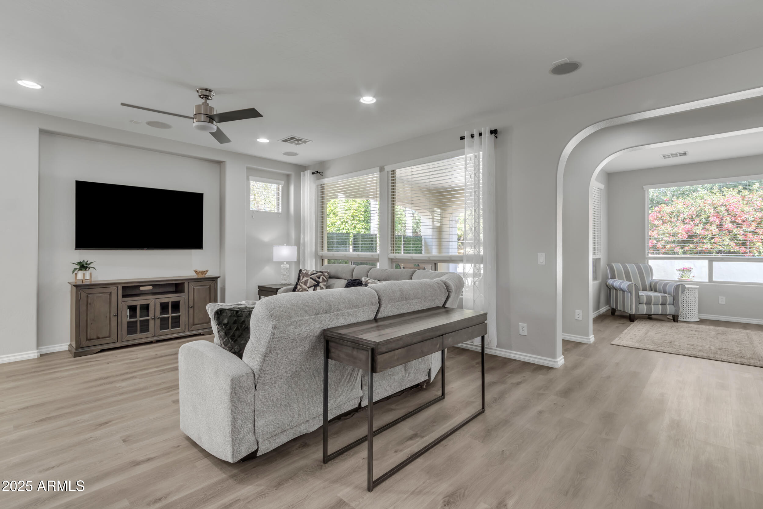 1556 E VESPER Trail