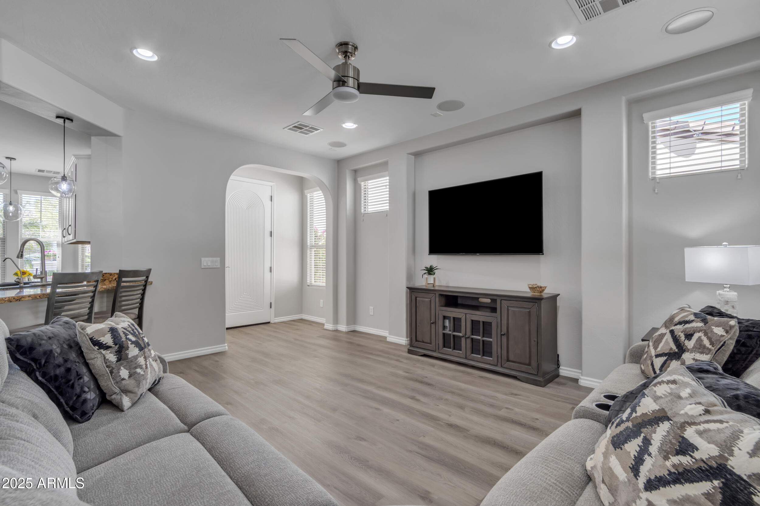 1556 E VESPER Trail