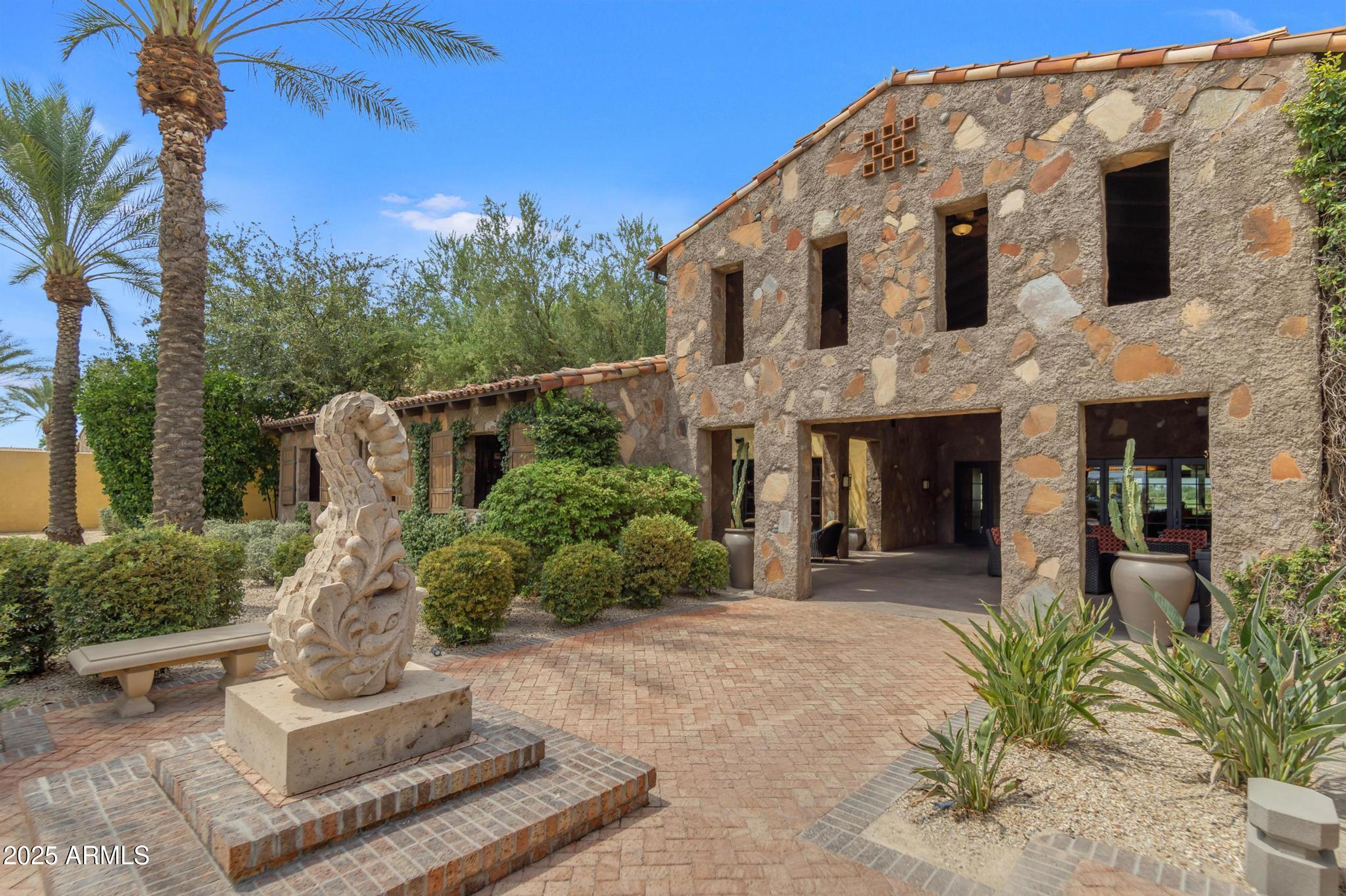 1556 E VESPER Trail