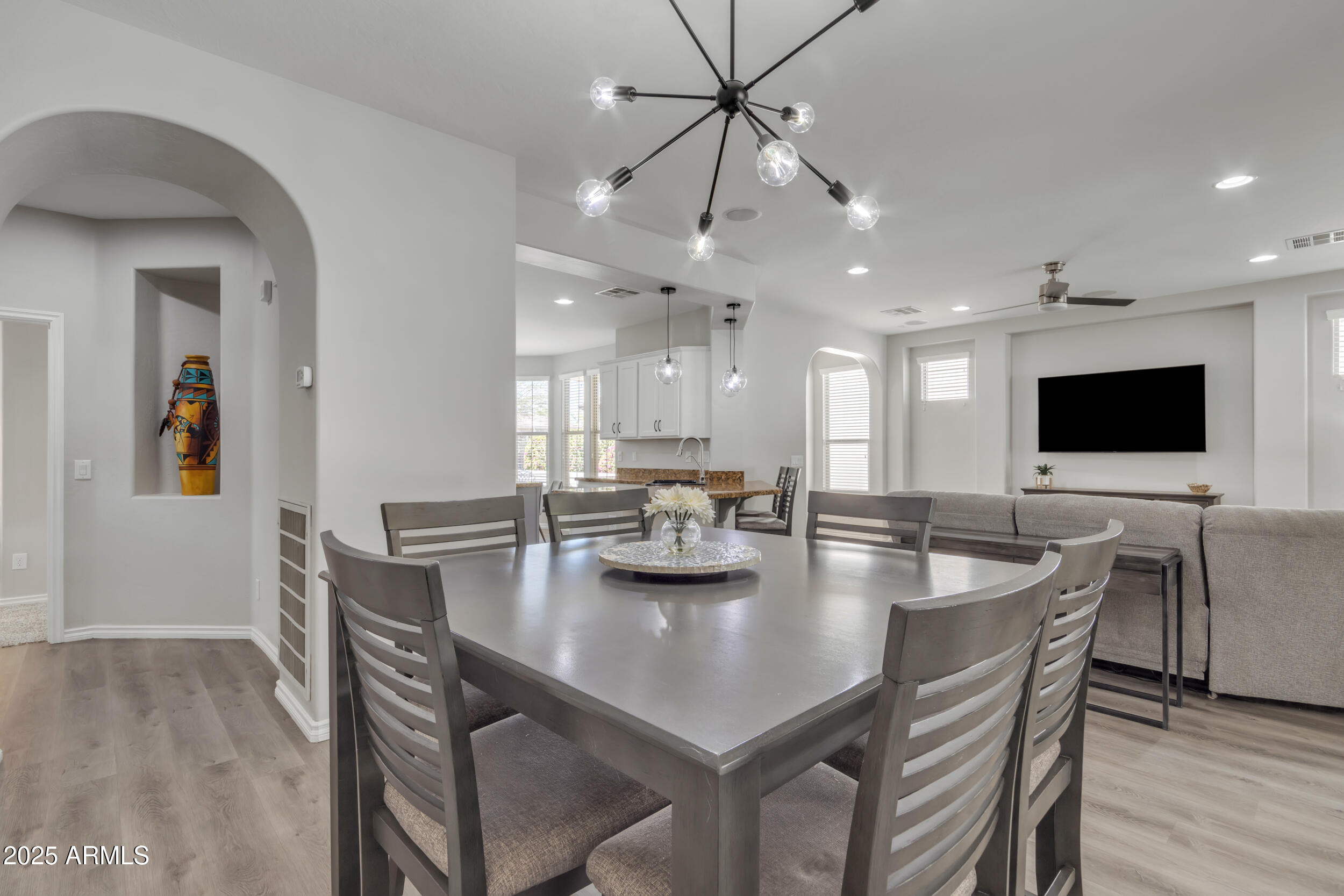 1556 E VESPER Trail