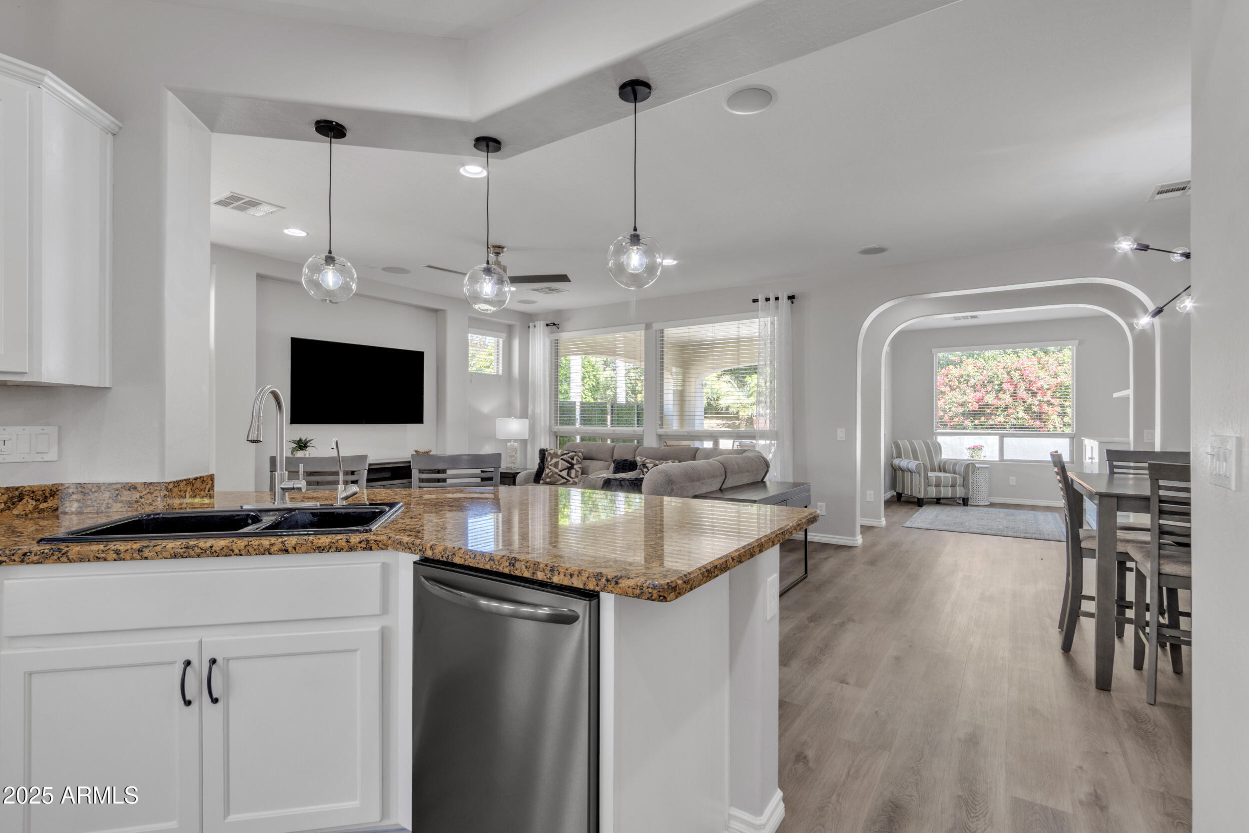 1556 E VESPER Trail