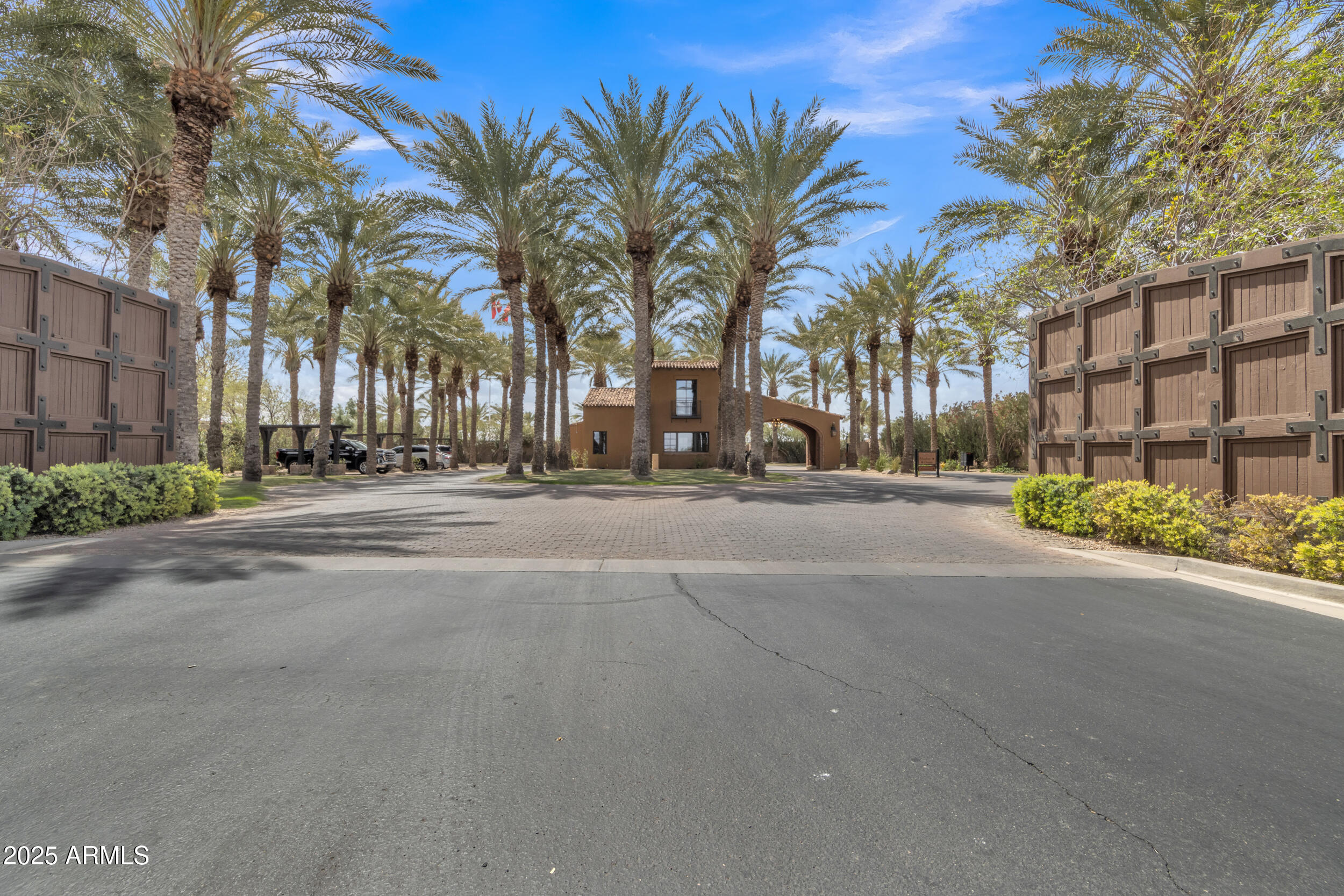 1556 E VESPER Trail
