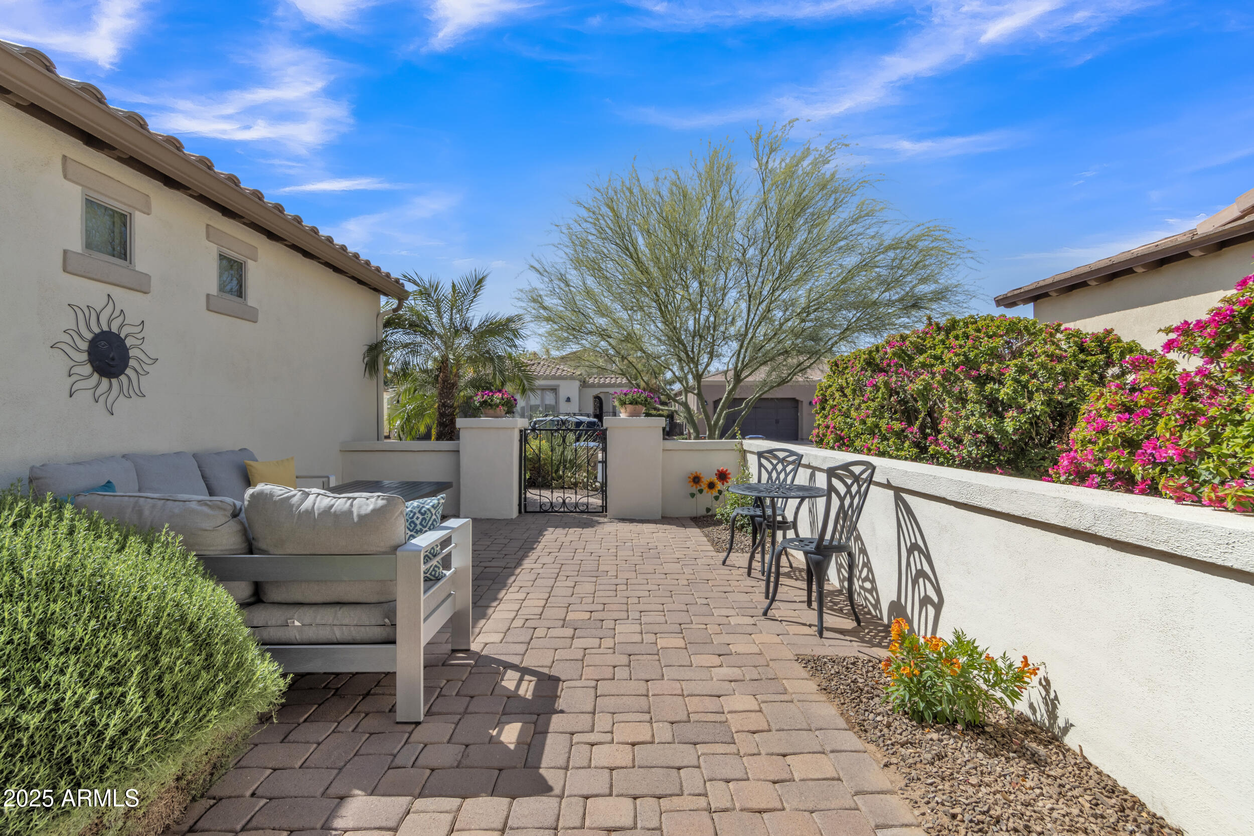 1556 E VESPER Trail