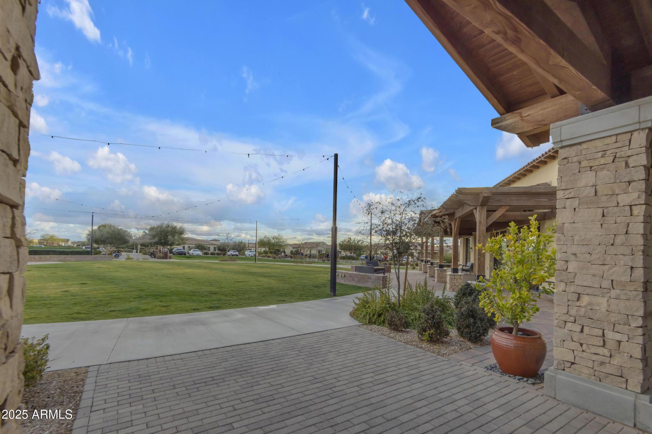 1556 E VESPER Trail
