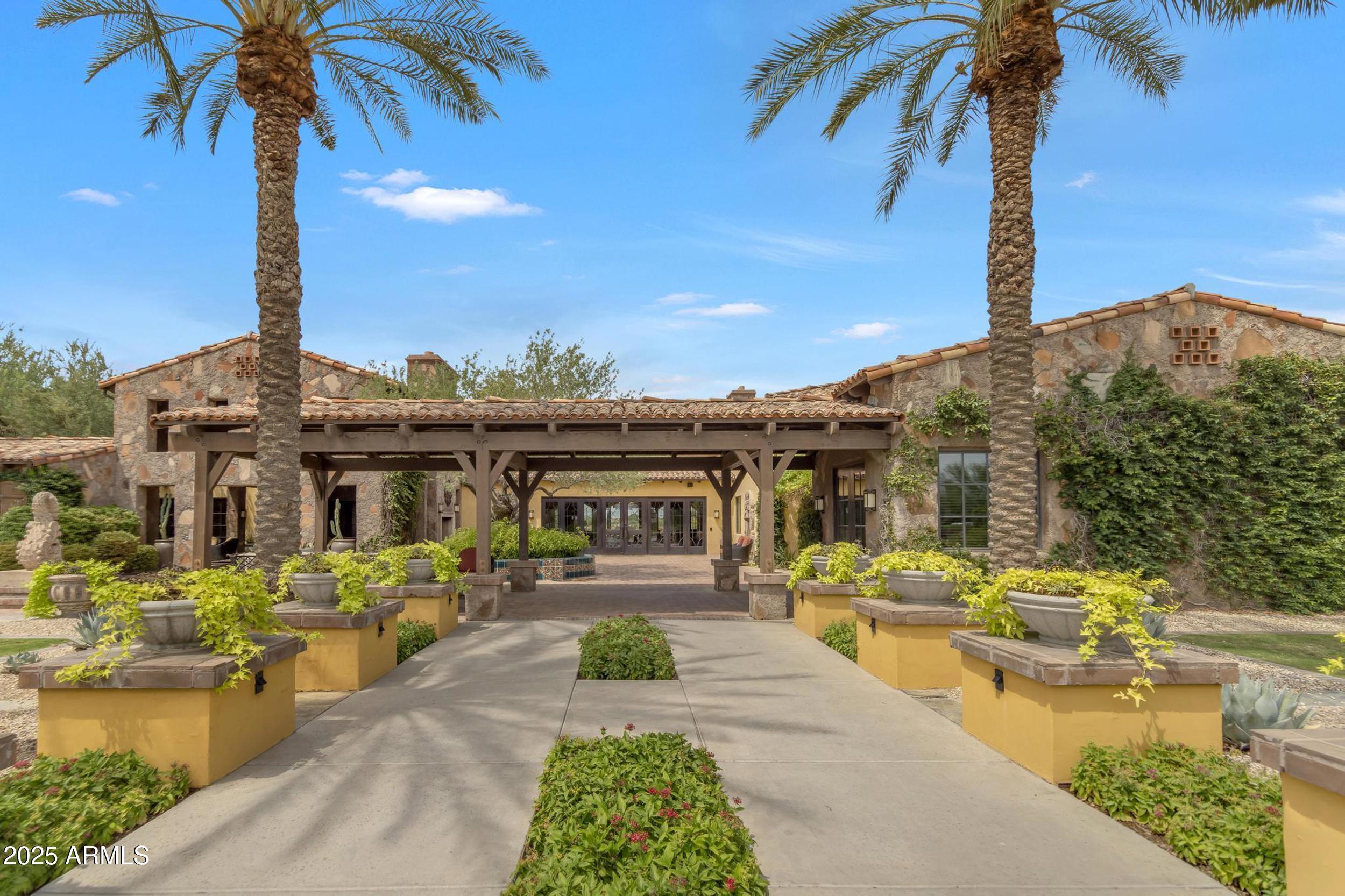 1556 E VESPER Trail
