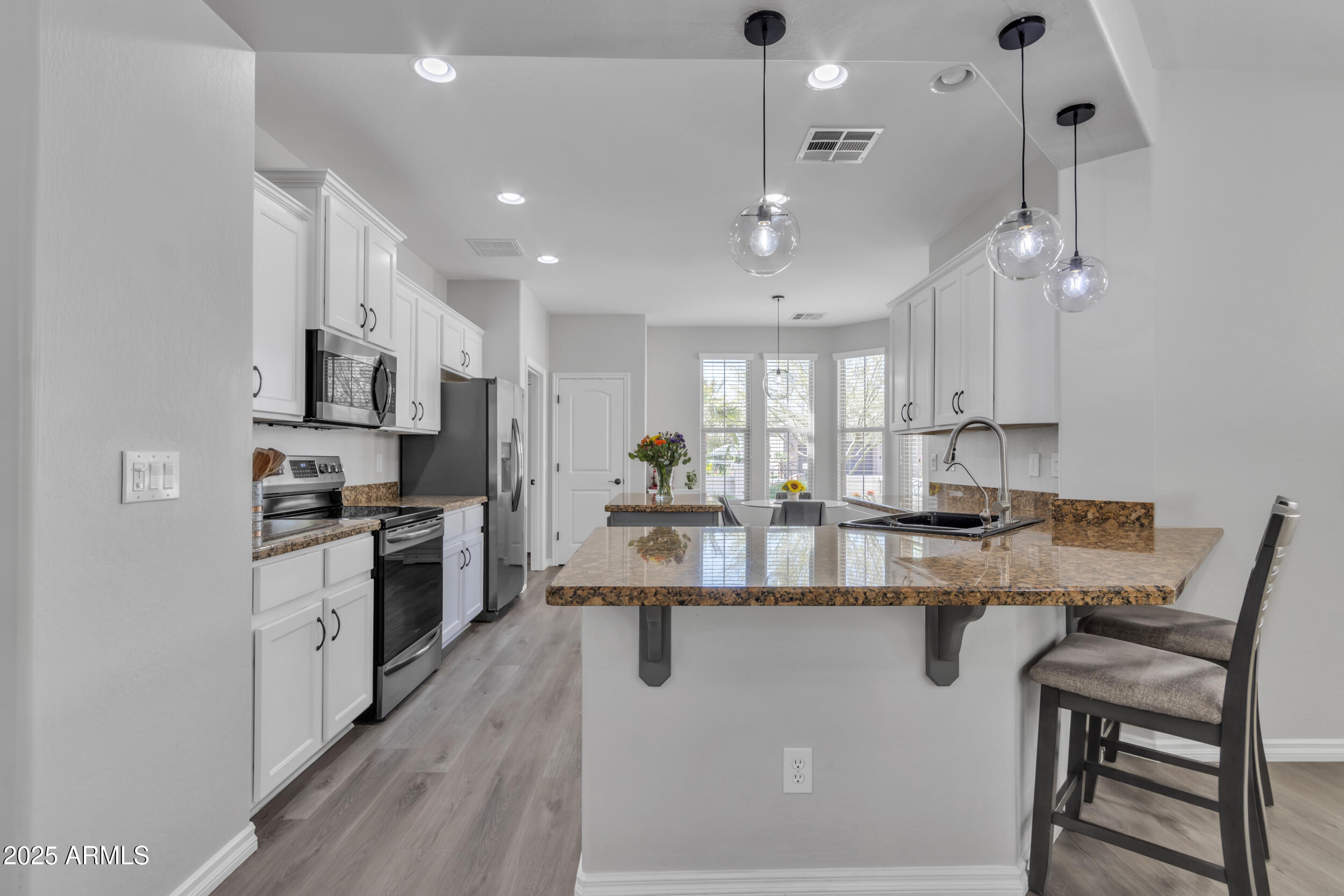 1556 E VESPER Trail